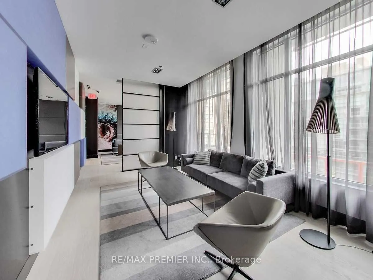 199 Richmond Street W, #402
