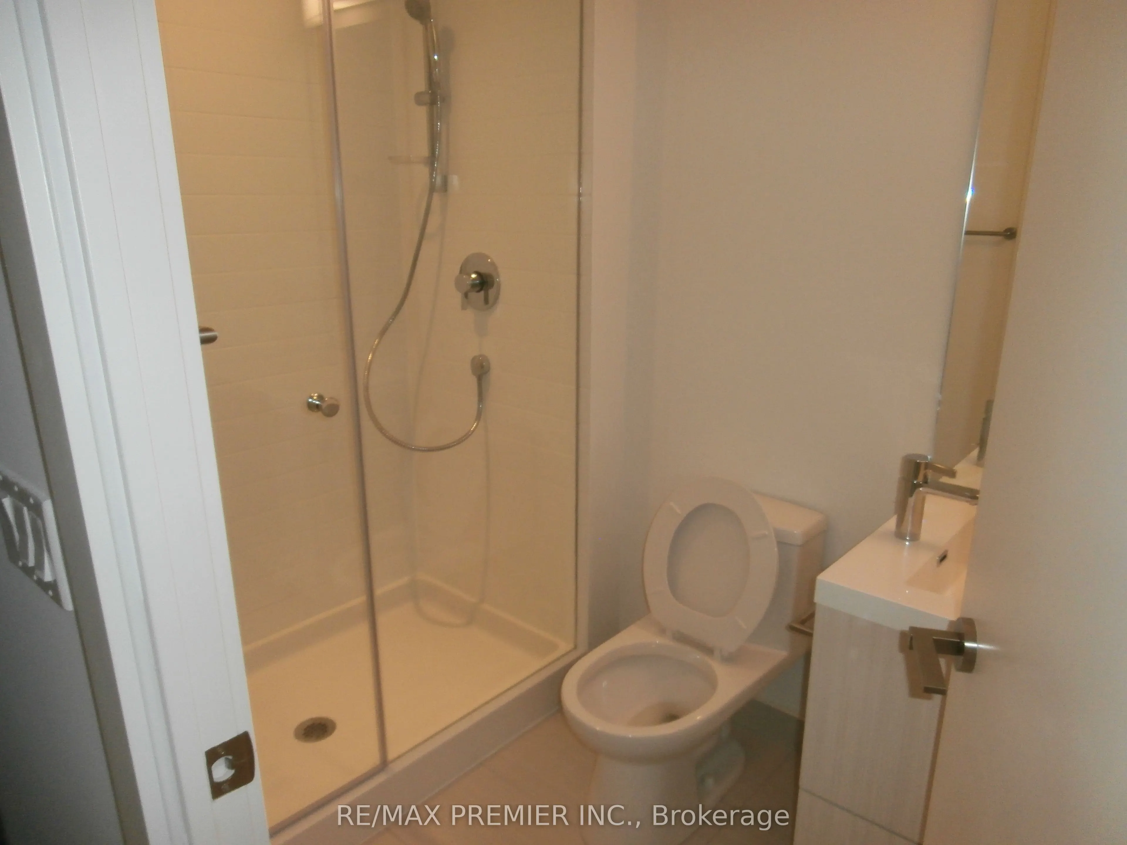 199 Richmond Street W, #402