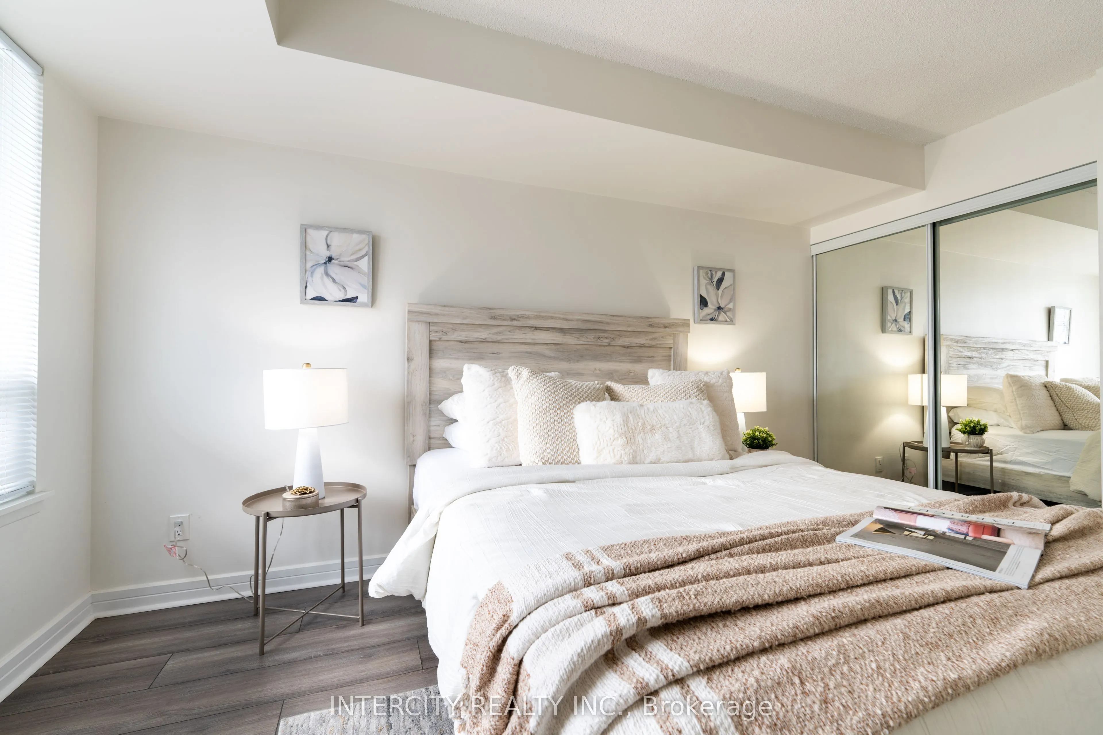 16 Harrison Garden Boulevard, #1706