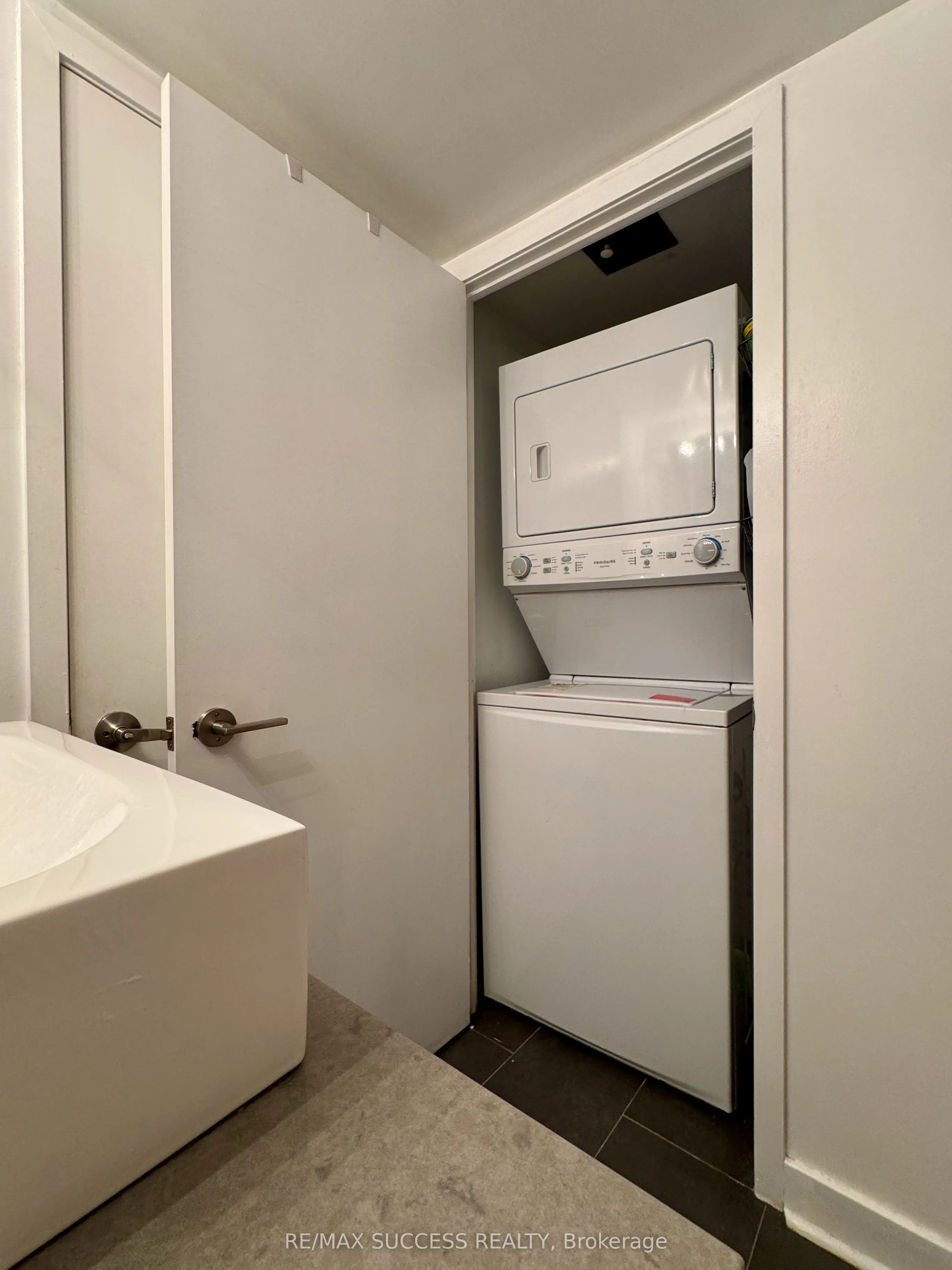 1171 Queen Street W, #1605