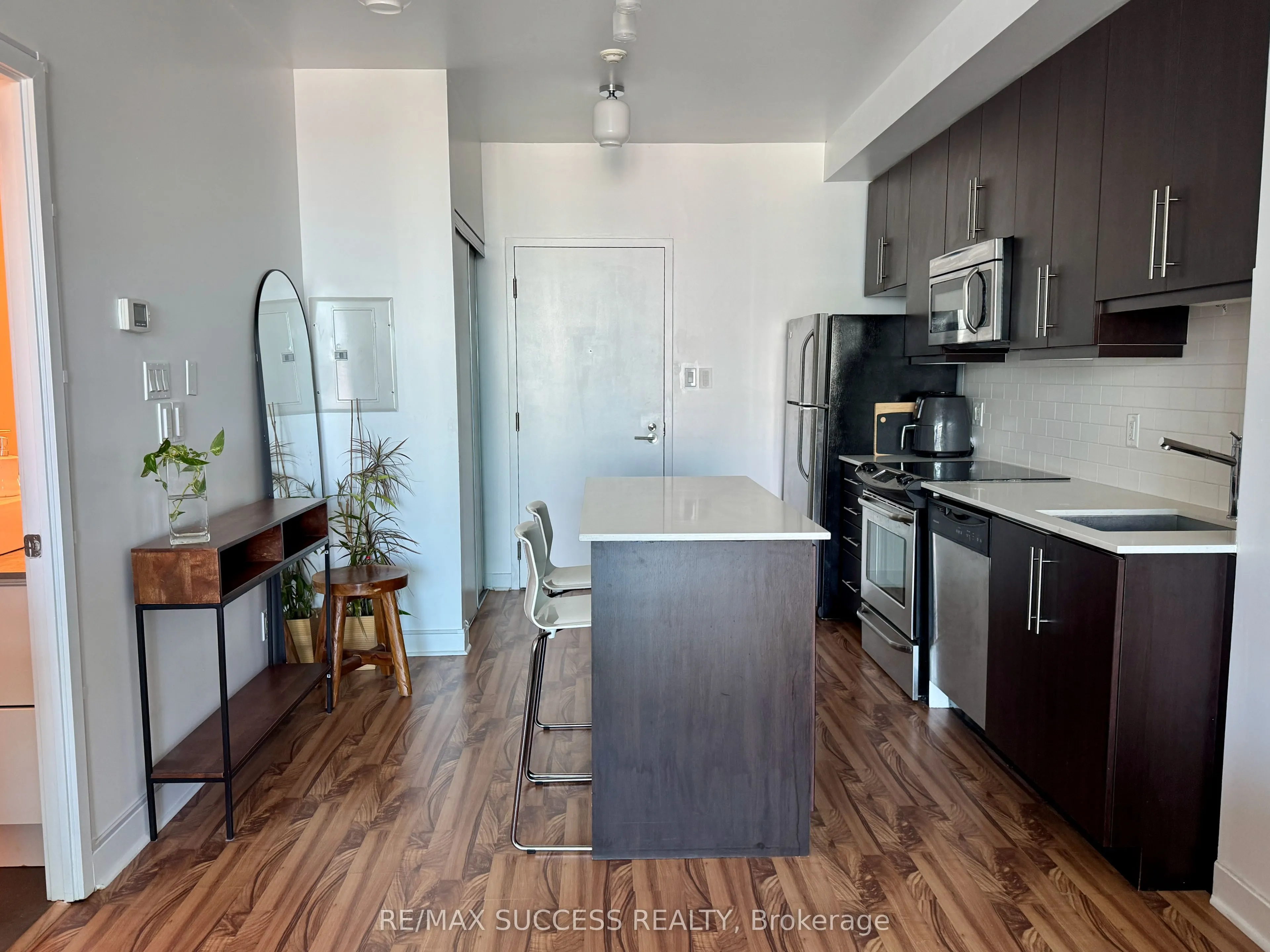 1171 Queen Street W, #1605