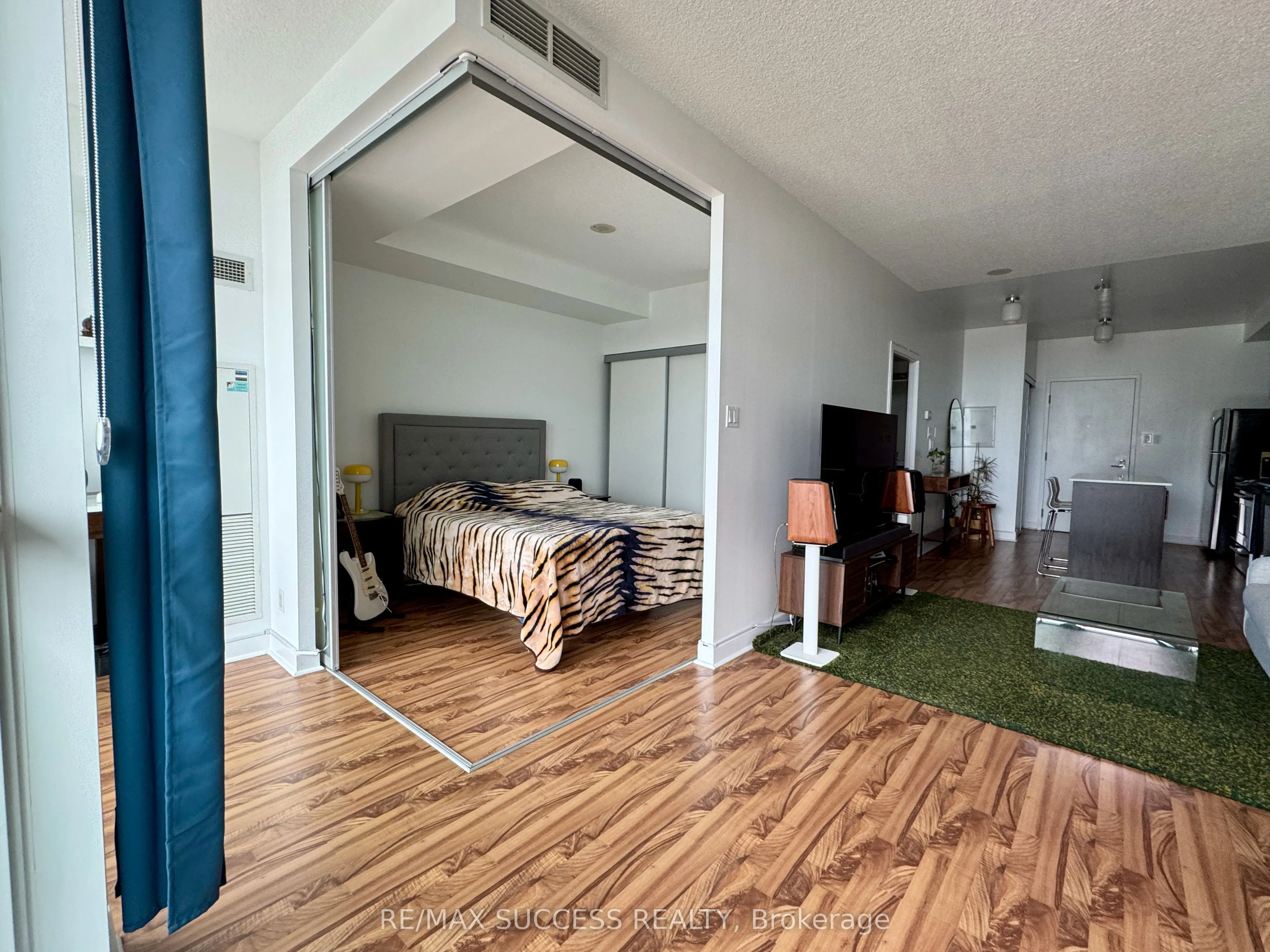 1171 Queen Street W, #1605