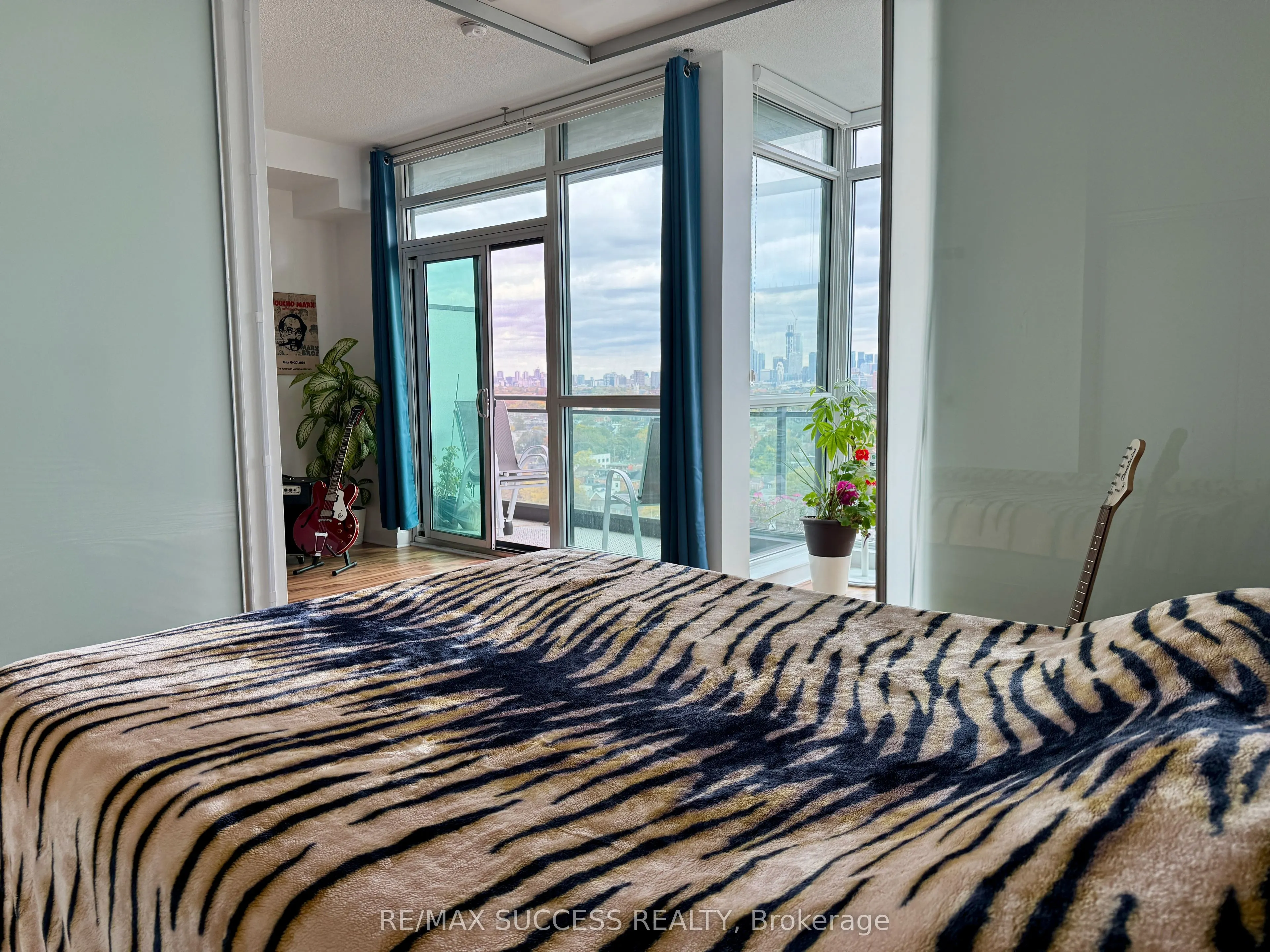 1171 Queen Street W, #1605