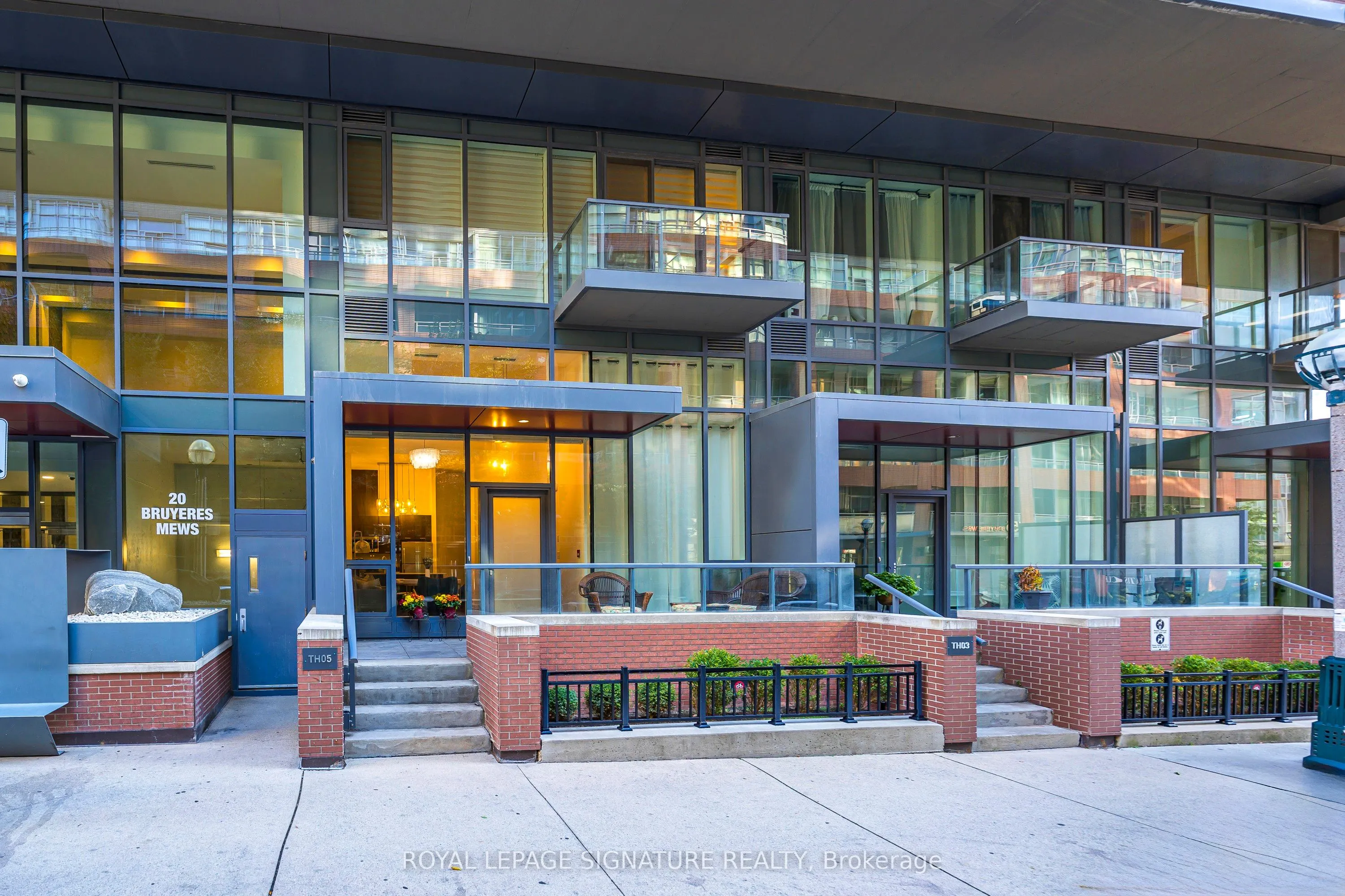 20 Bruyeres Mews, #TH05