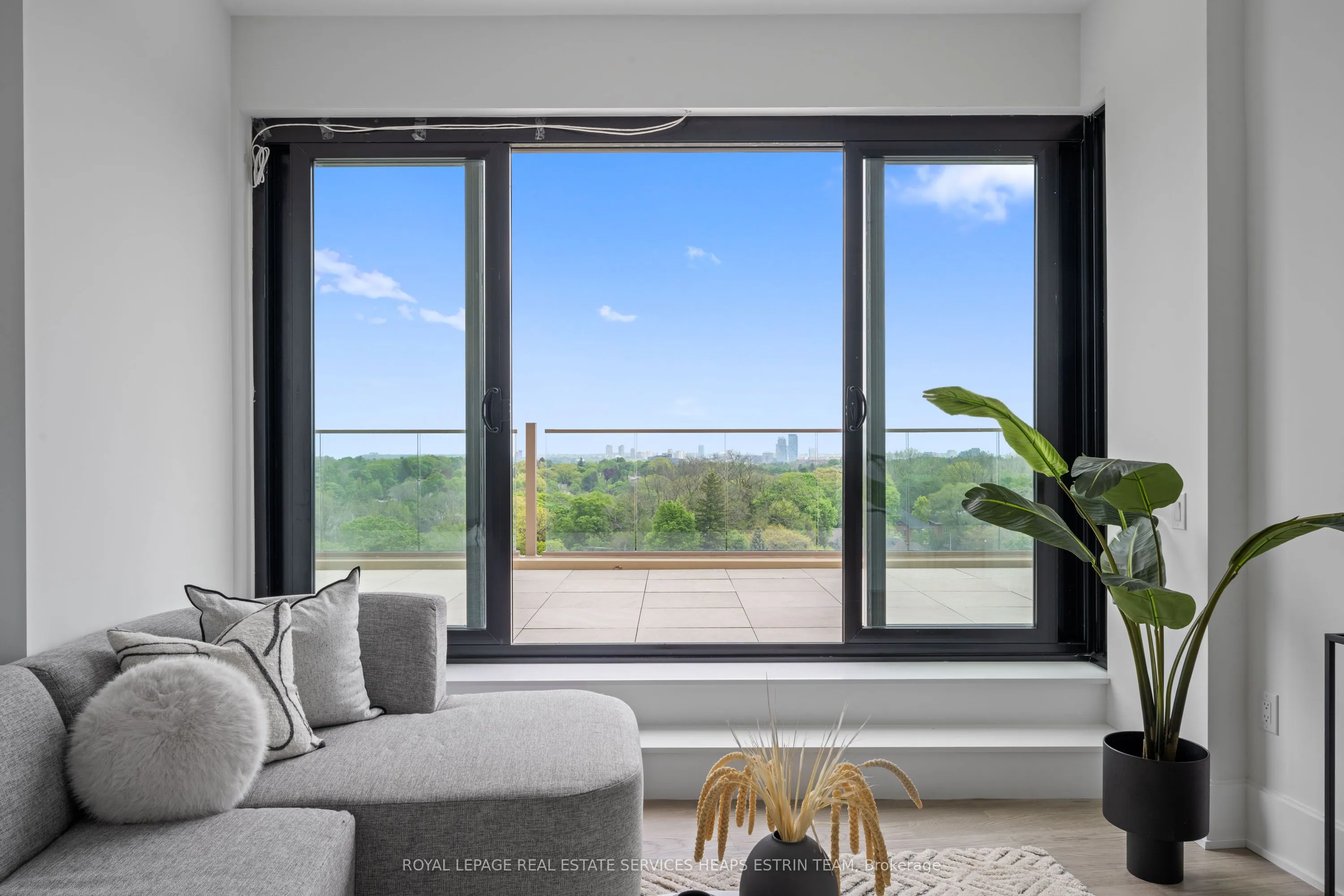 1 Strathgowan Avenue, #PH02