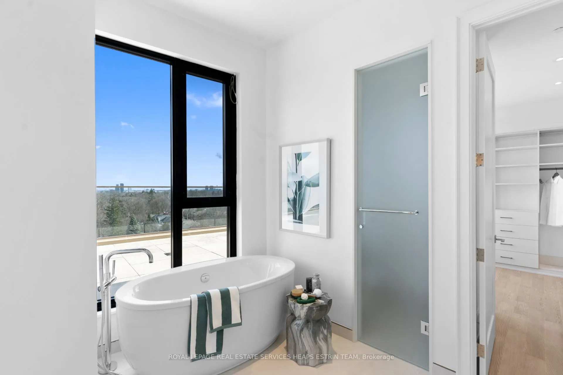 1 Strathgowan Avenue, #PH02