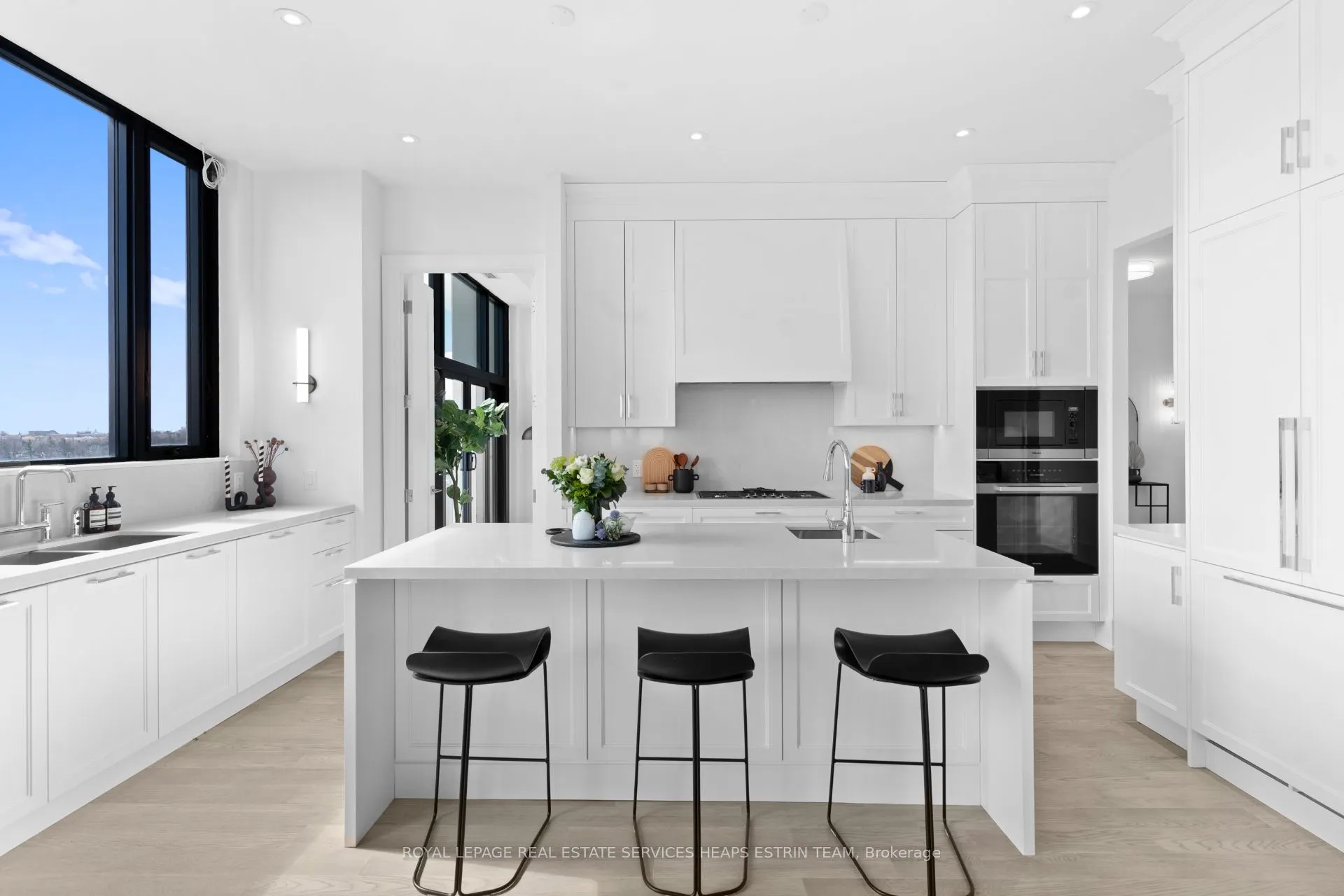 1 Strathgowan Avenue, #PH02