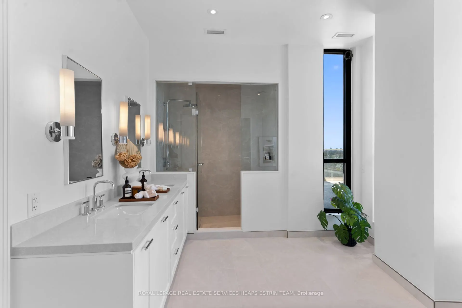 1 Strathgowan Avenue, #PH02