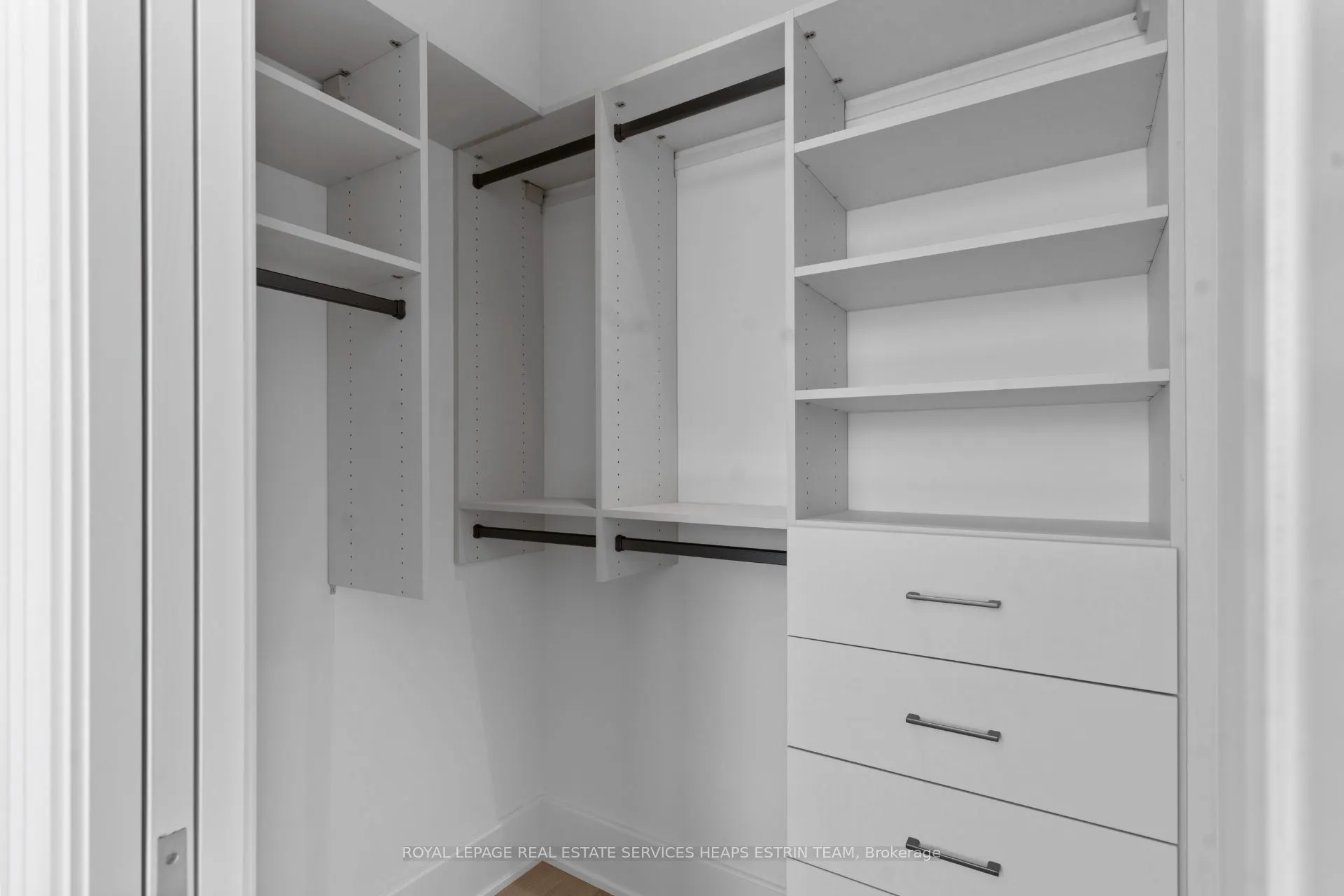 1 Strathgowan Avenue, #PH02