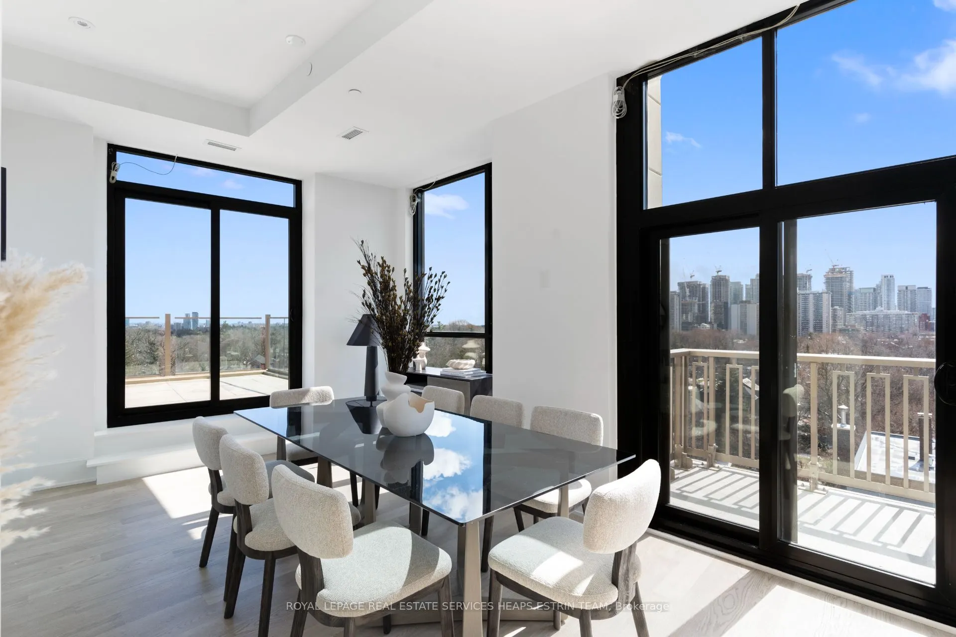 1 Strathgowan Avenue, #PH02