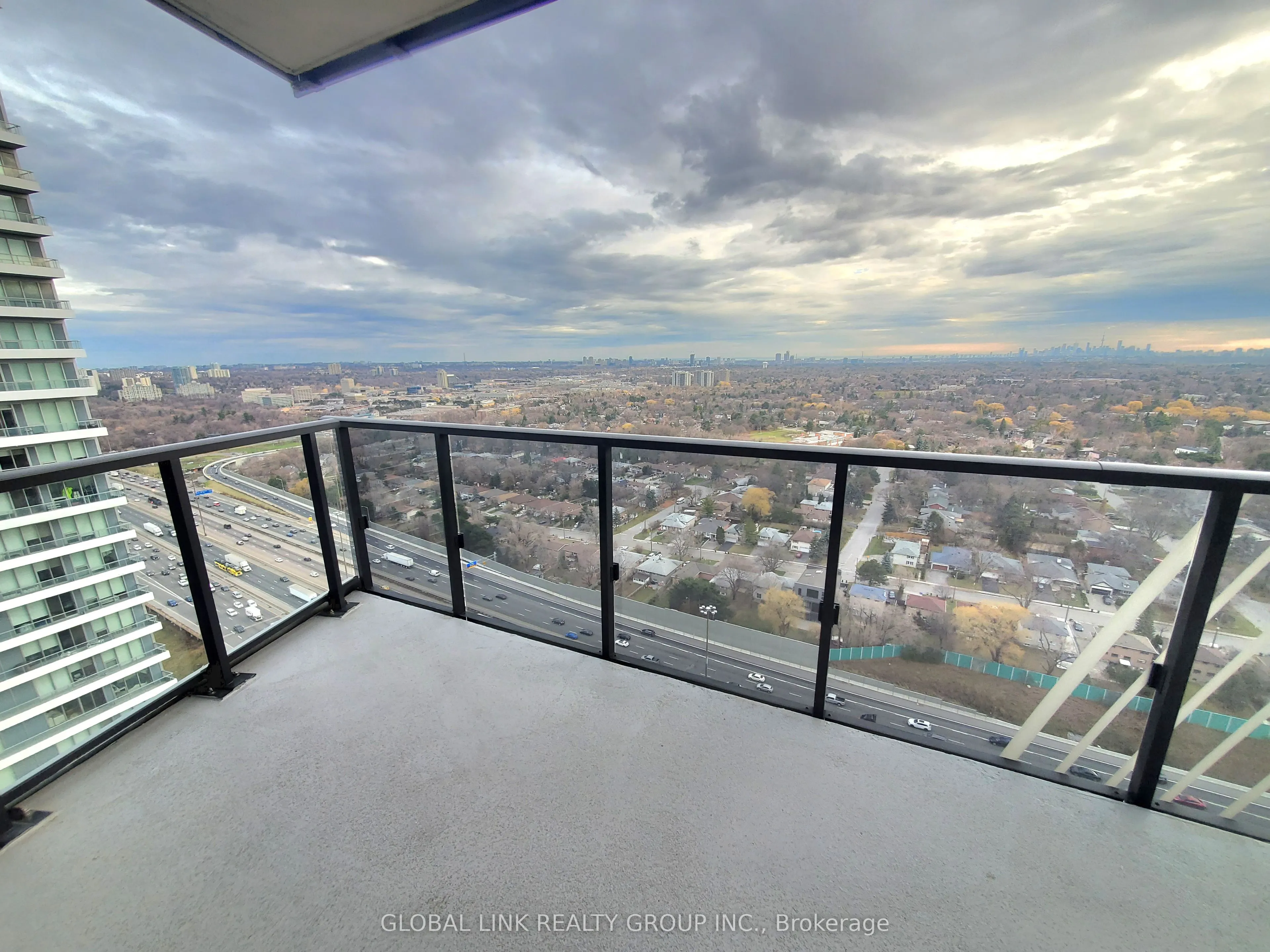 95 Mcmahon Drive, #3502