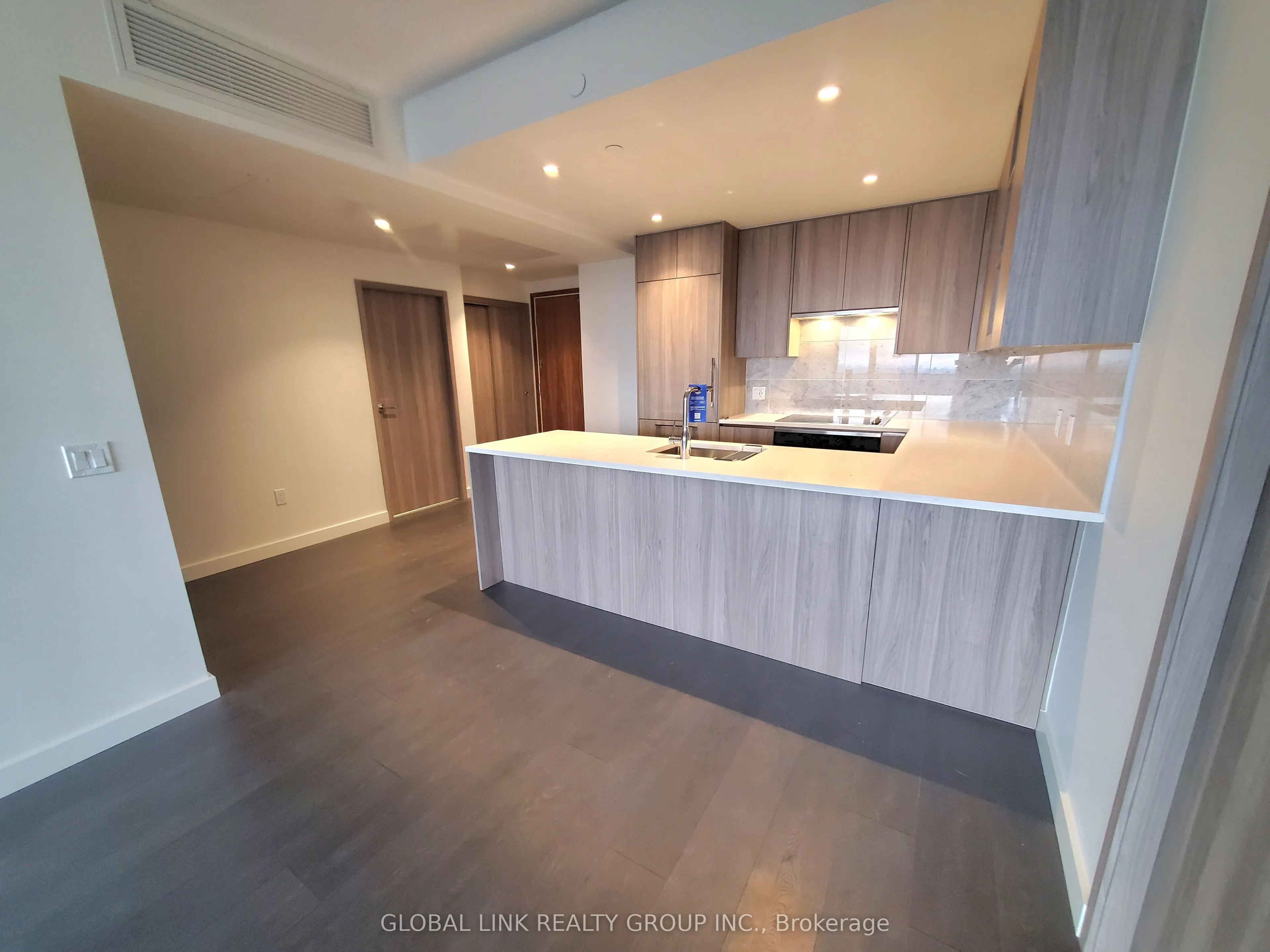 95 MCMAHON Drive, #3502