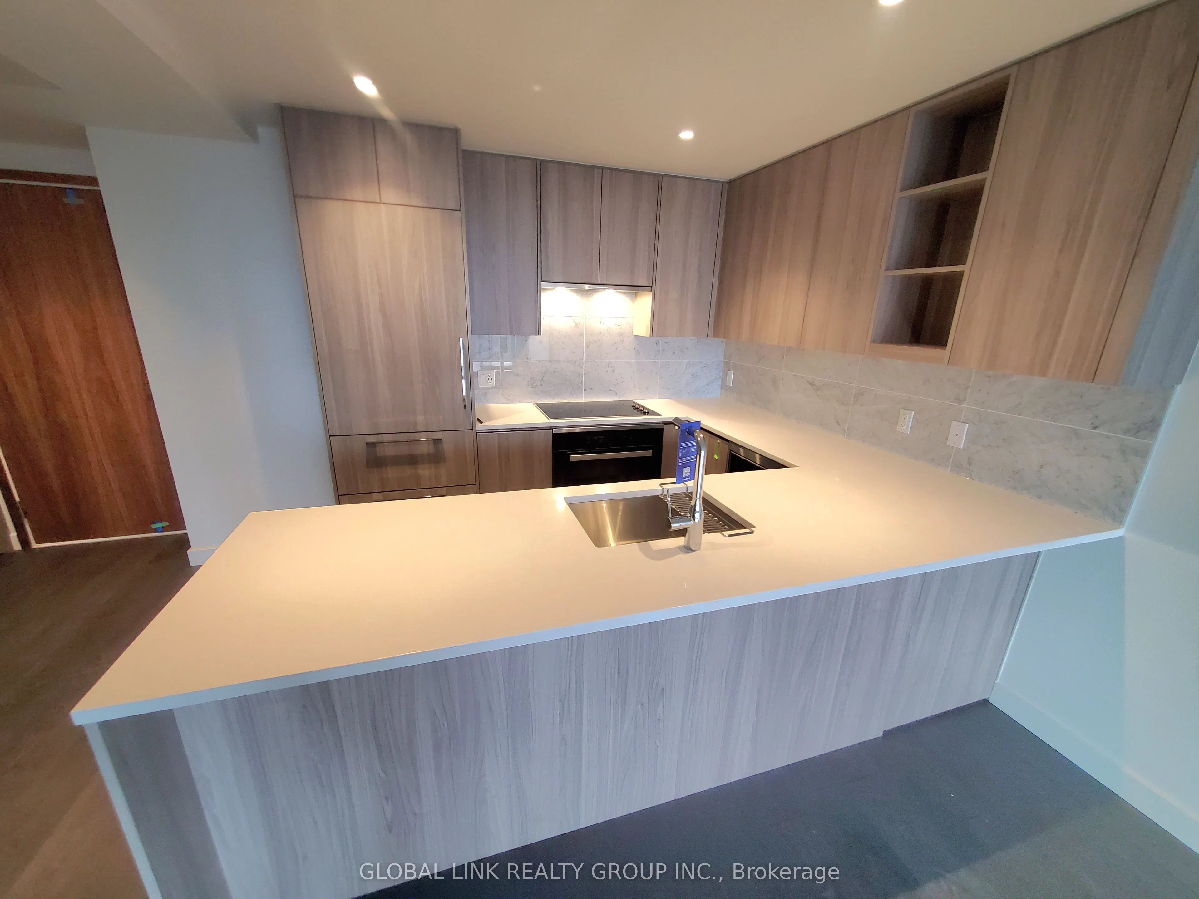 95 MCMAHON Drive, #3502