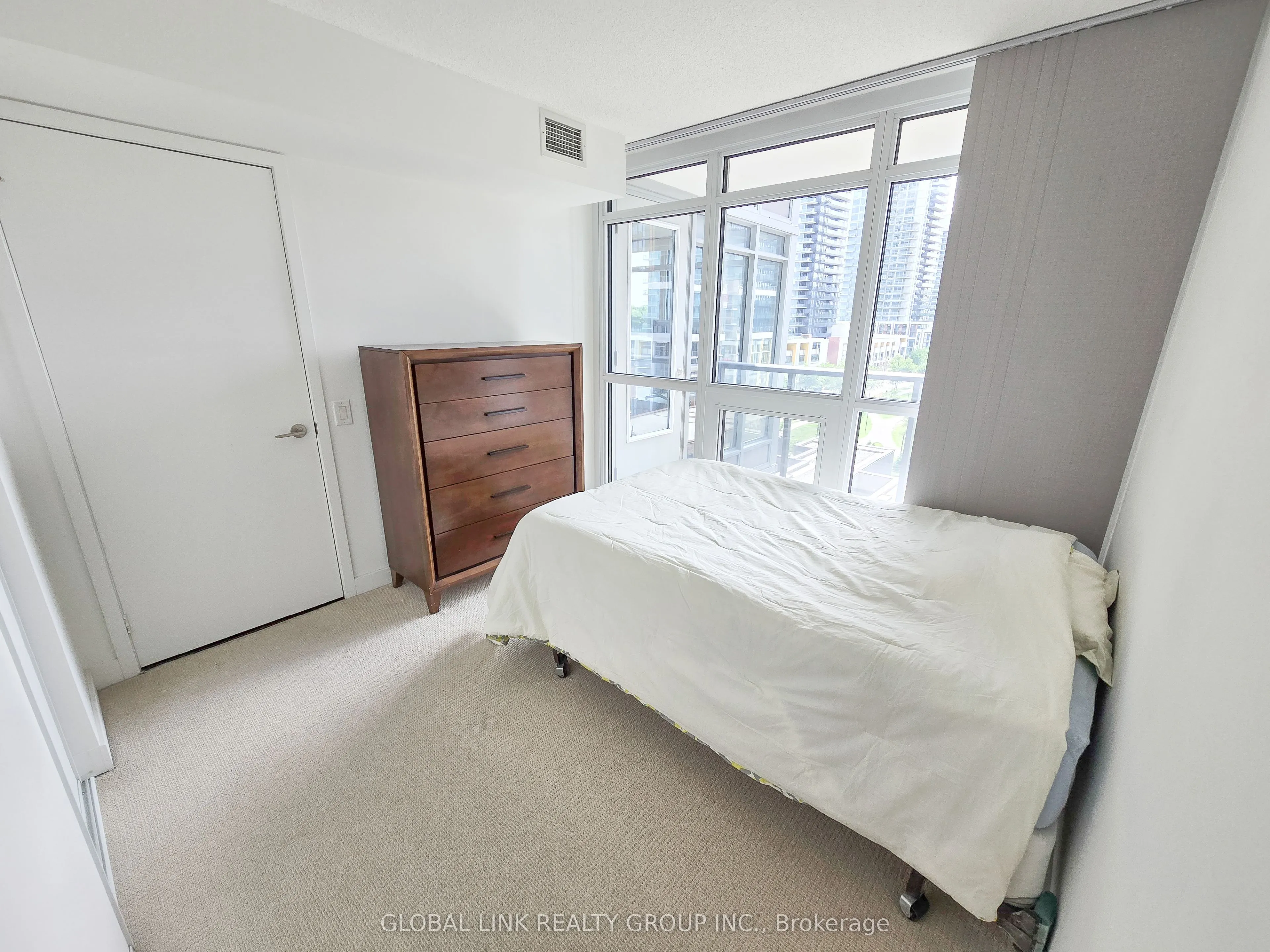 121 Mcmahon Drive, #915
