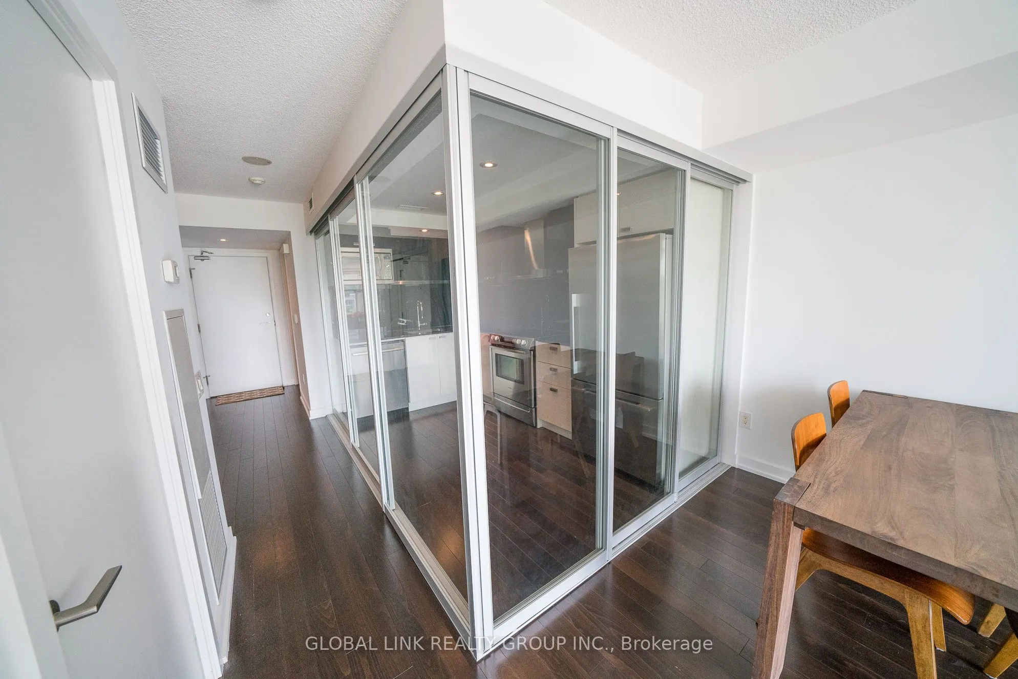 121 Mcmahon Drive, #915
