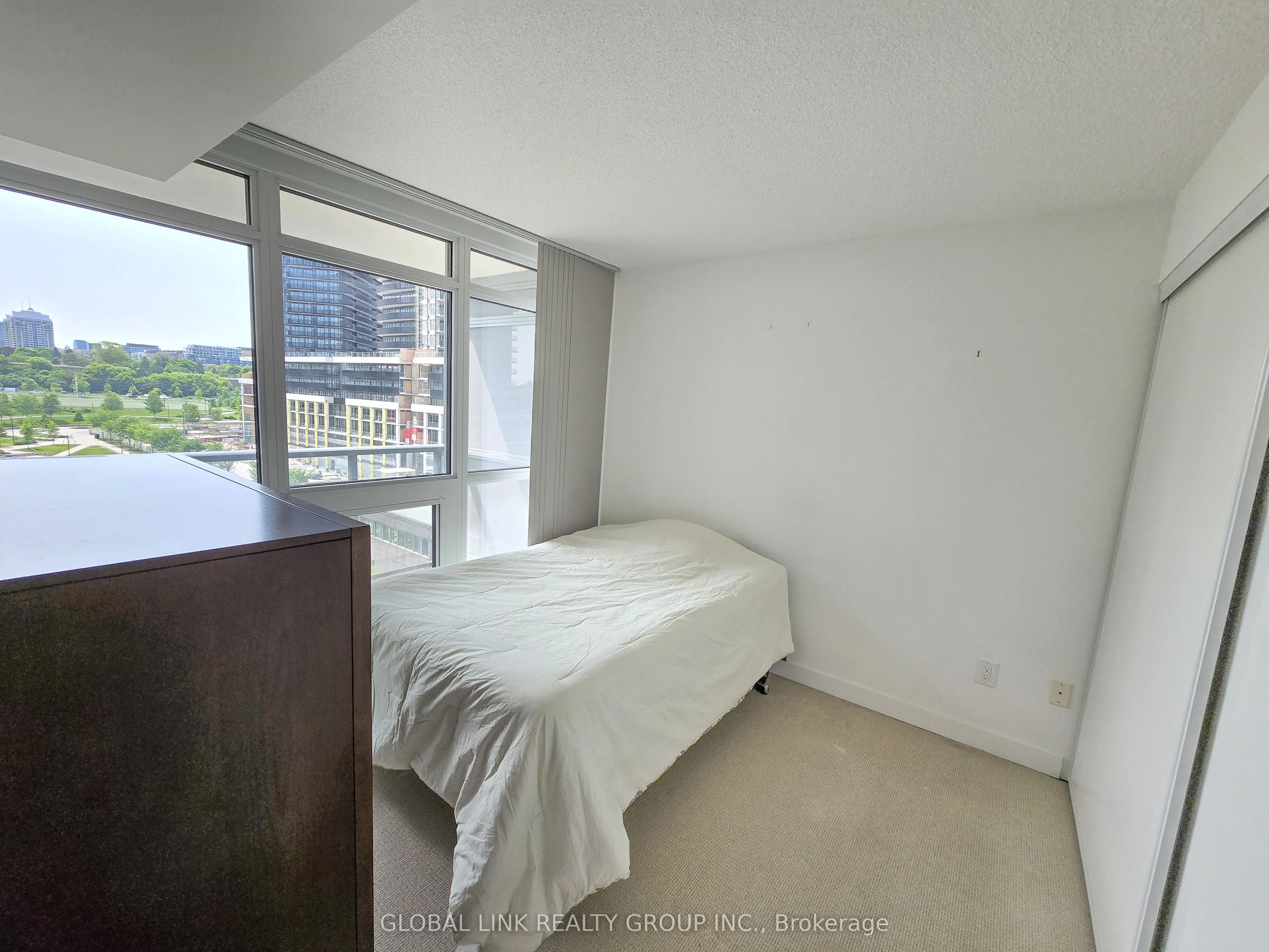 121 Mcmahon Drive, #915