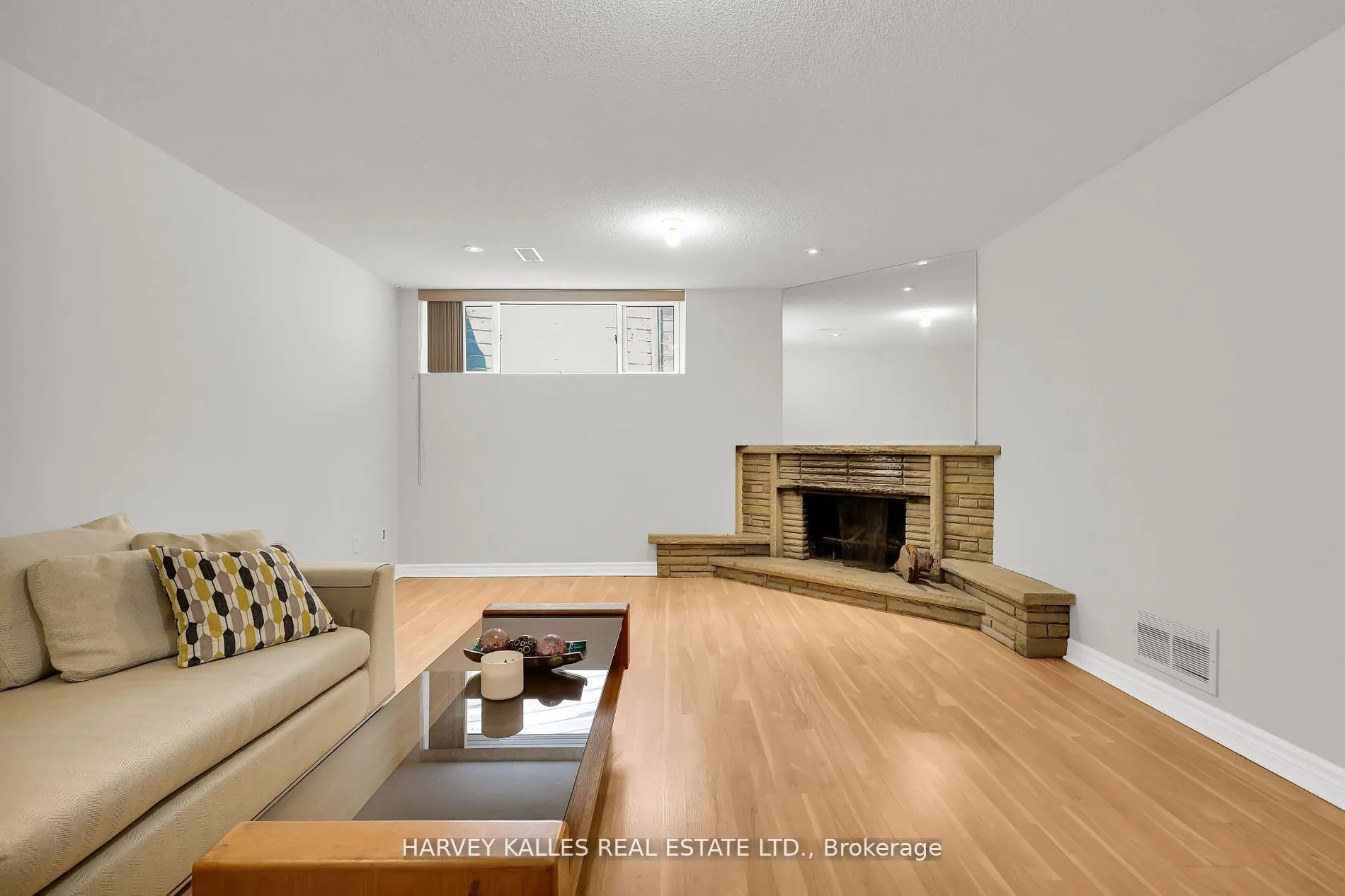 16 Wedgeport Place