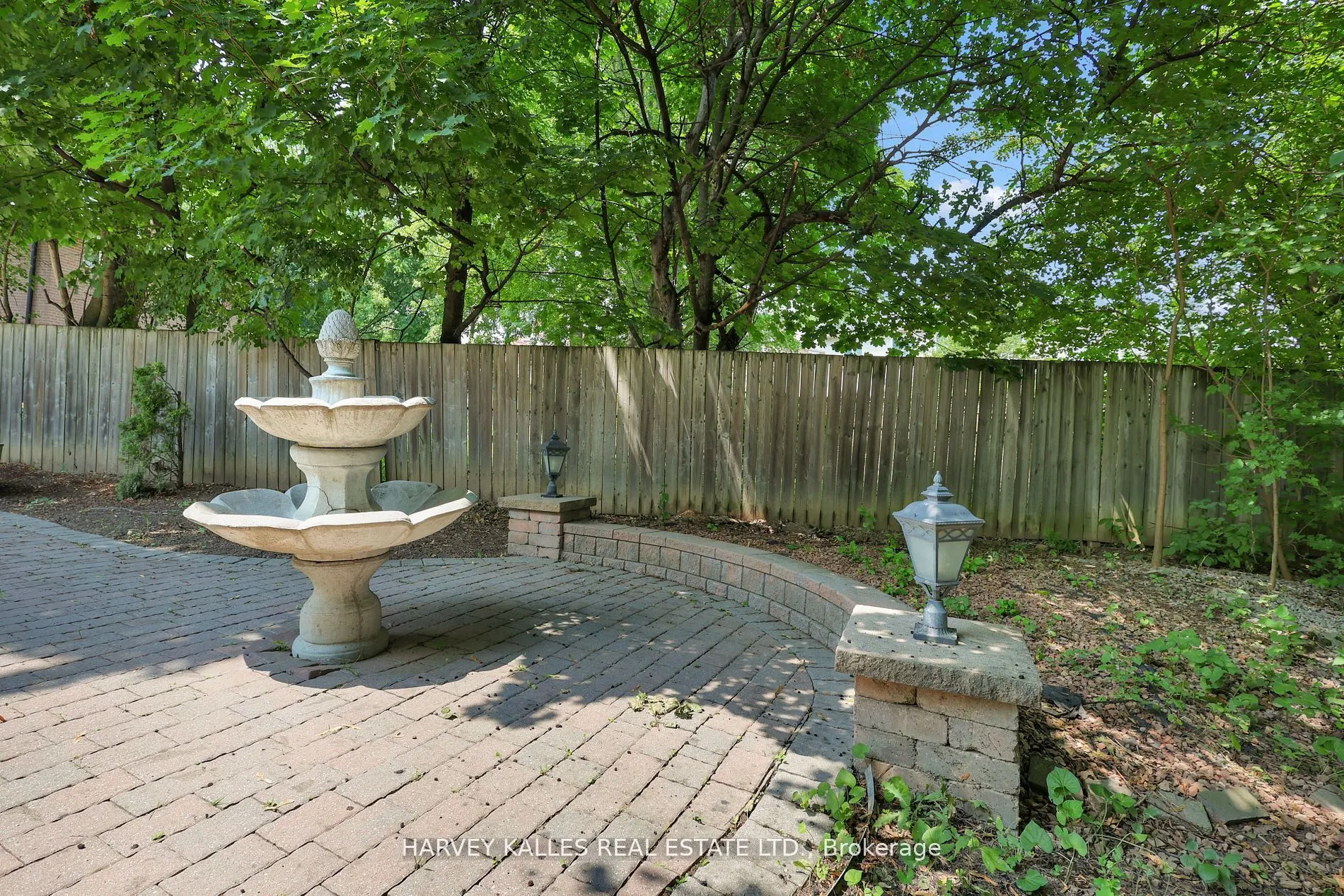 16 Wedgeport Place