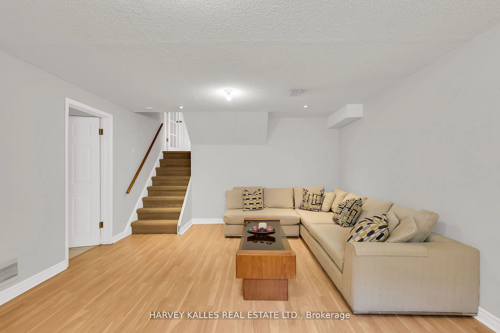16 Wedgeport Place