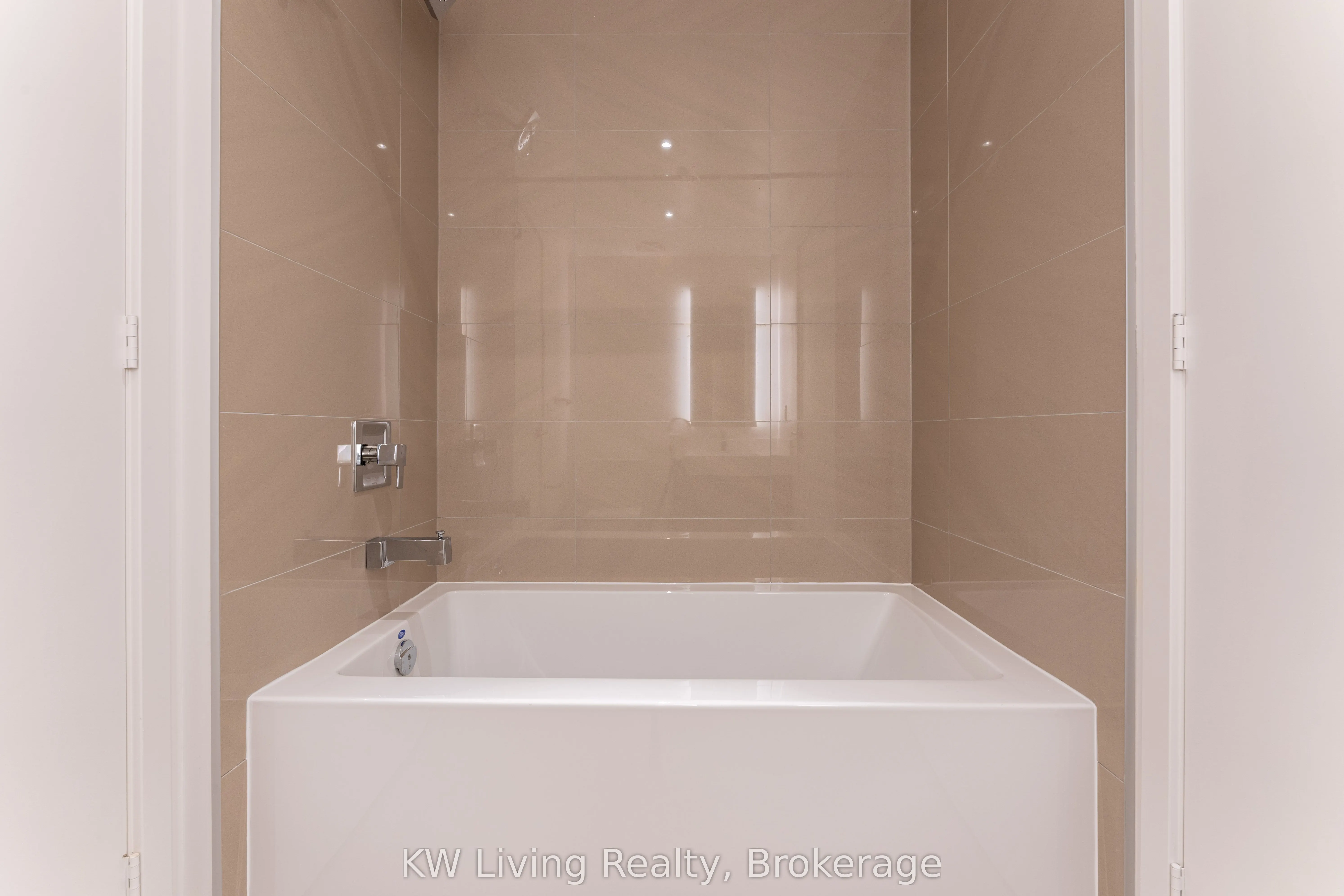 1 Yorkville Avenue, #2307