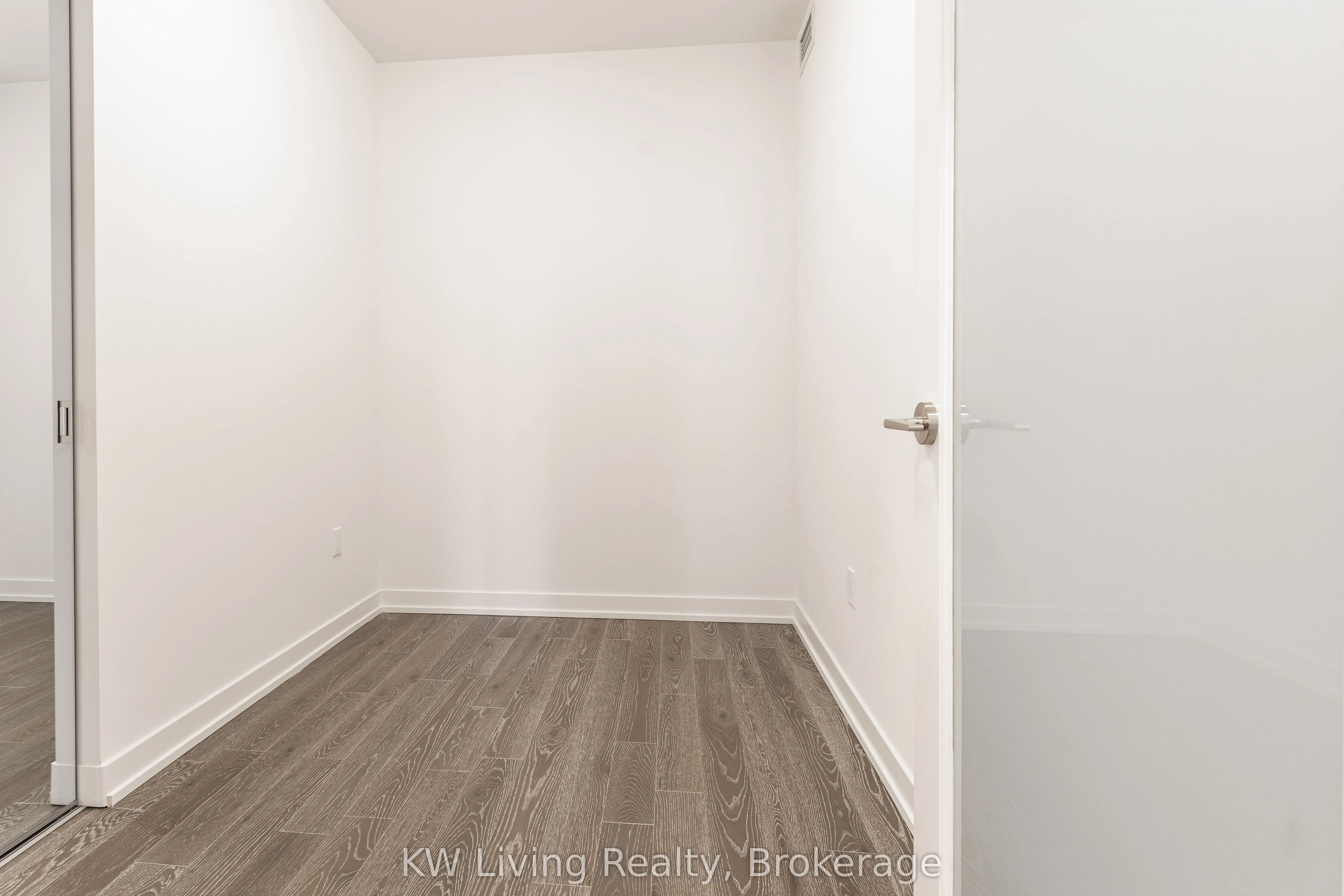 1 Yorkville Avenue, #2307