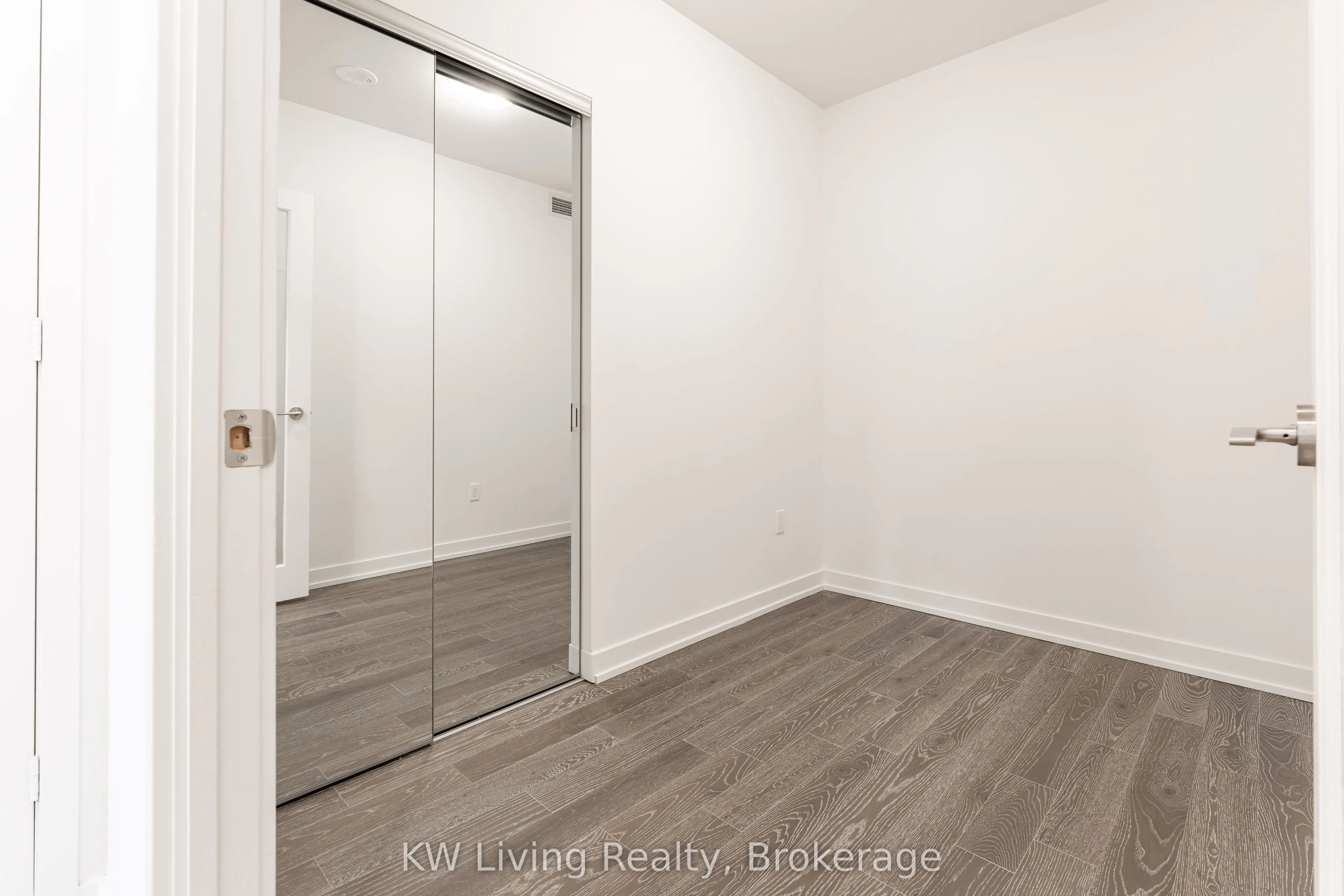 1 Yorkville Avenue, #2307