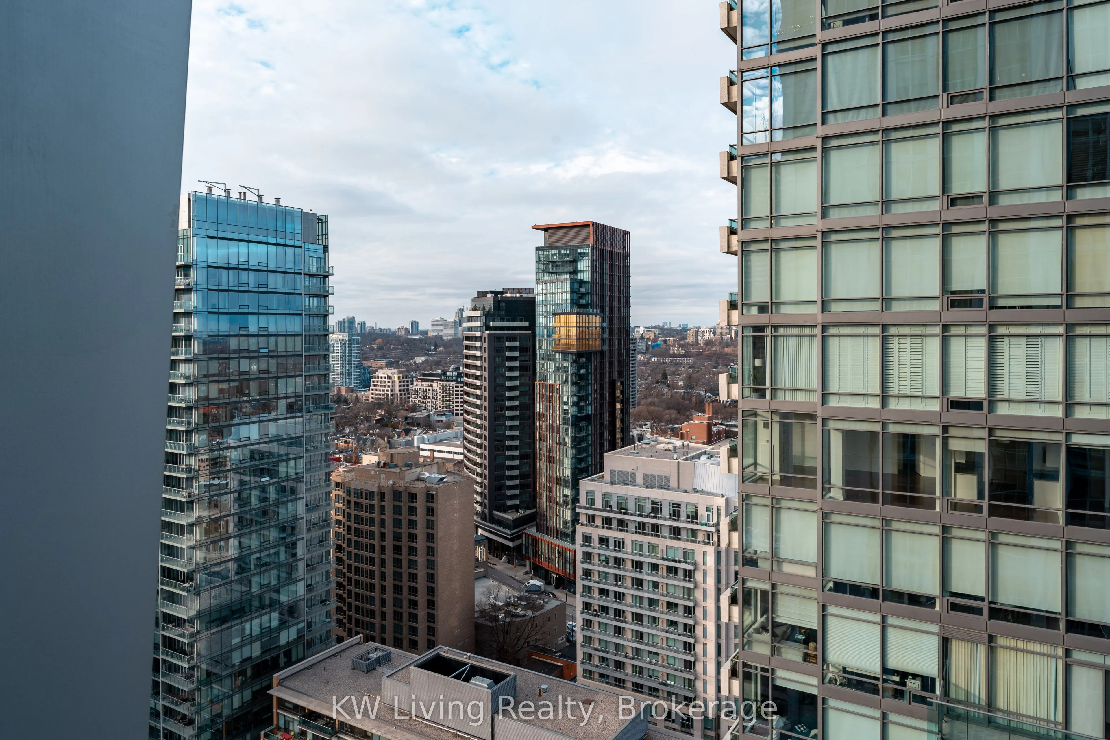 1 Yorkville Avenue, #2307