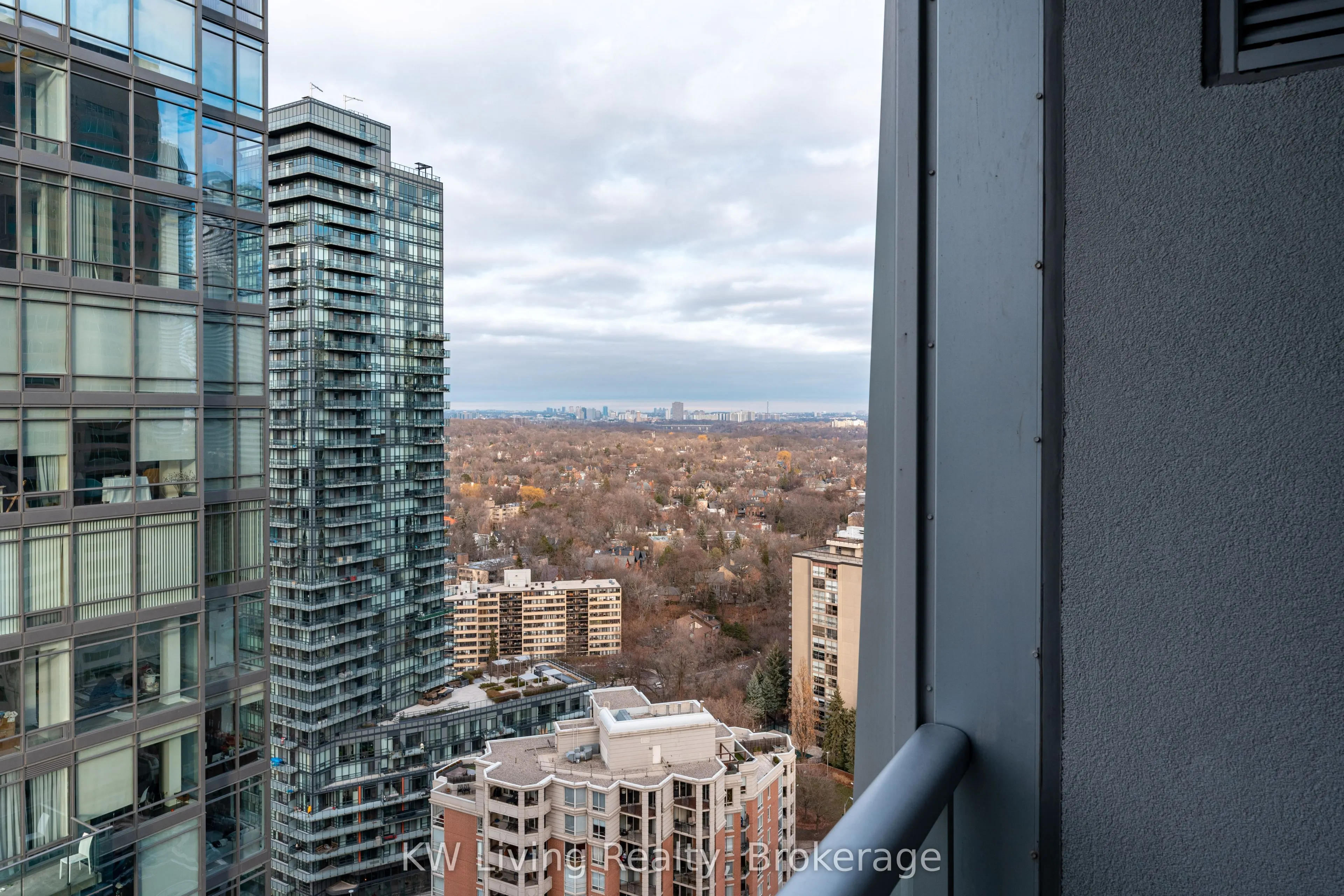 1 Yorkville Avenue, #2307