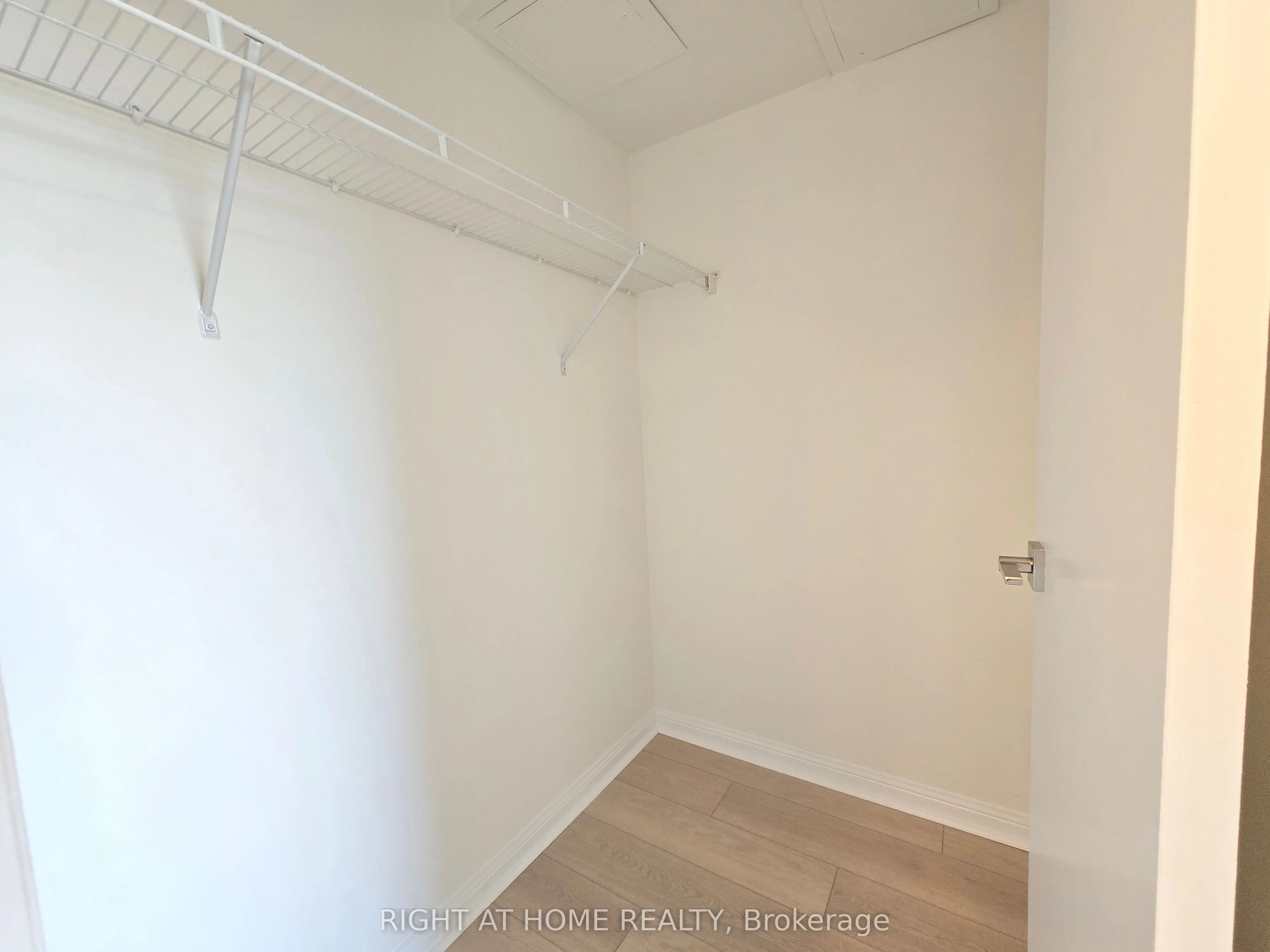 1000 King Street W, #521