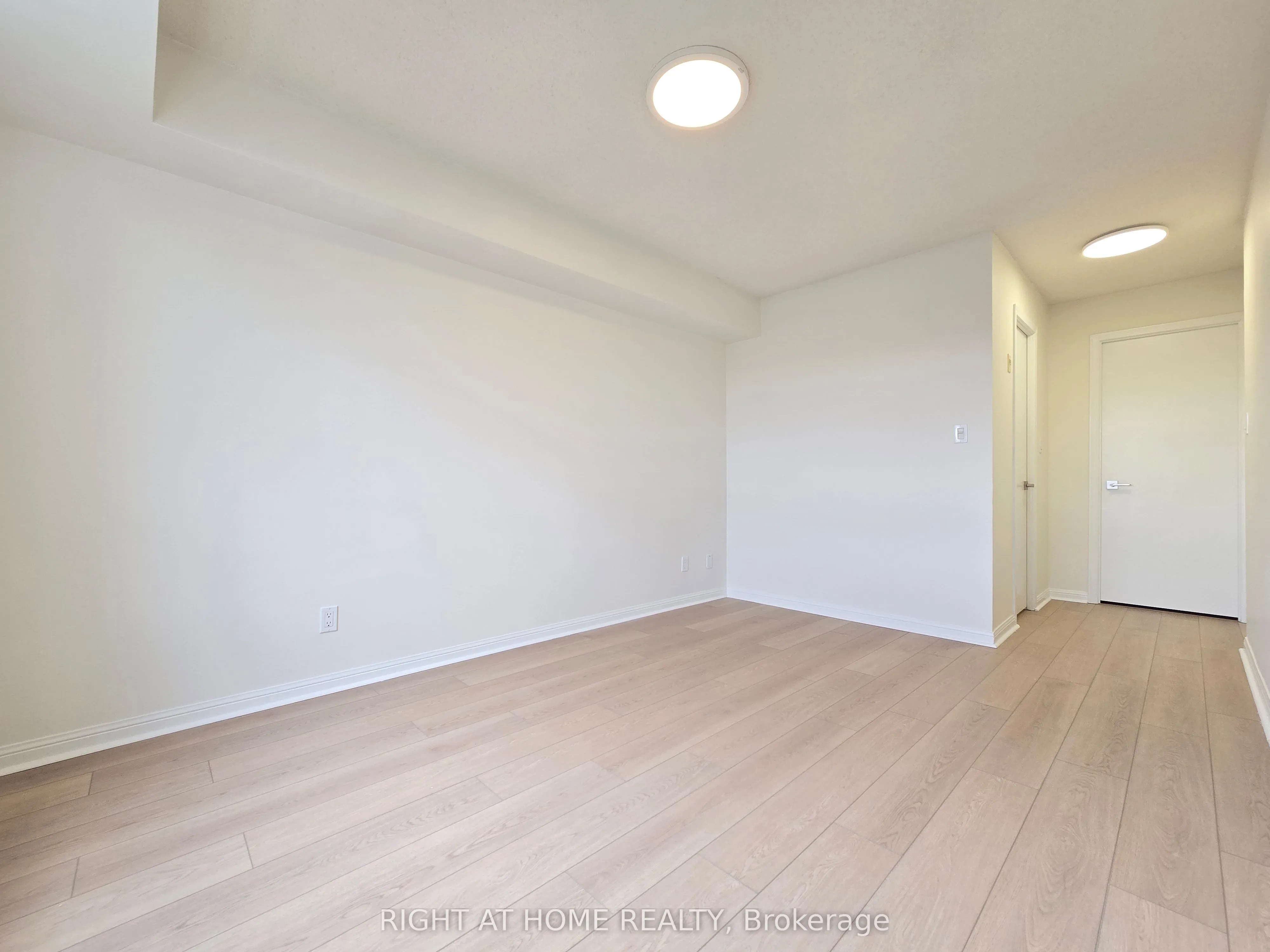 1000 King Street W, #521