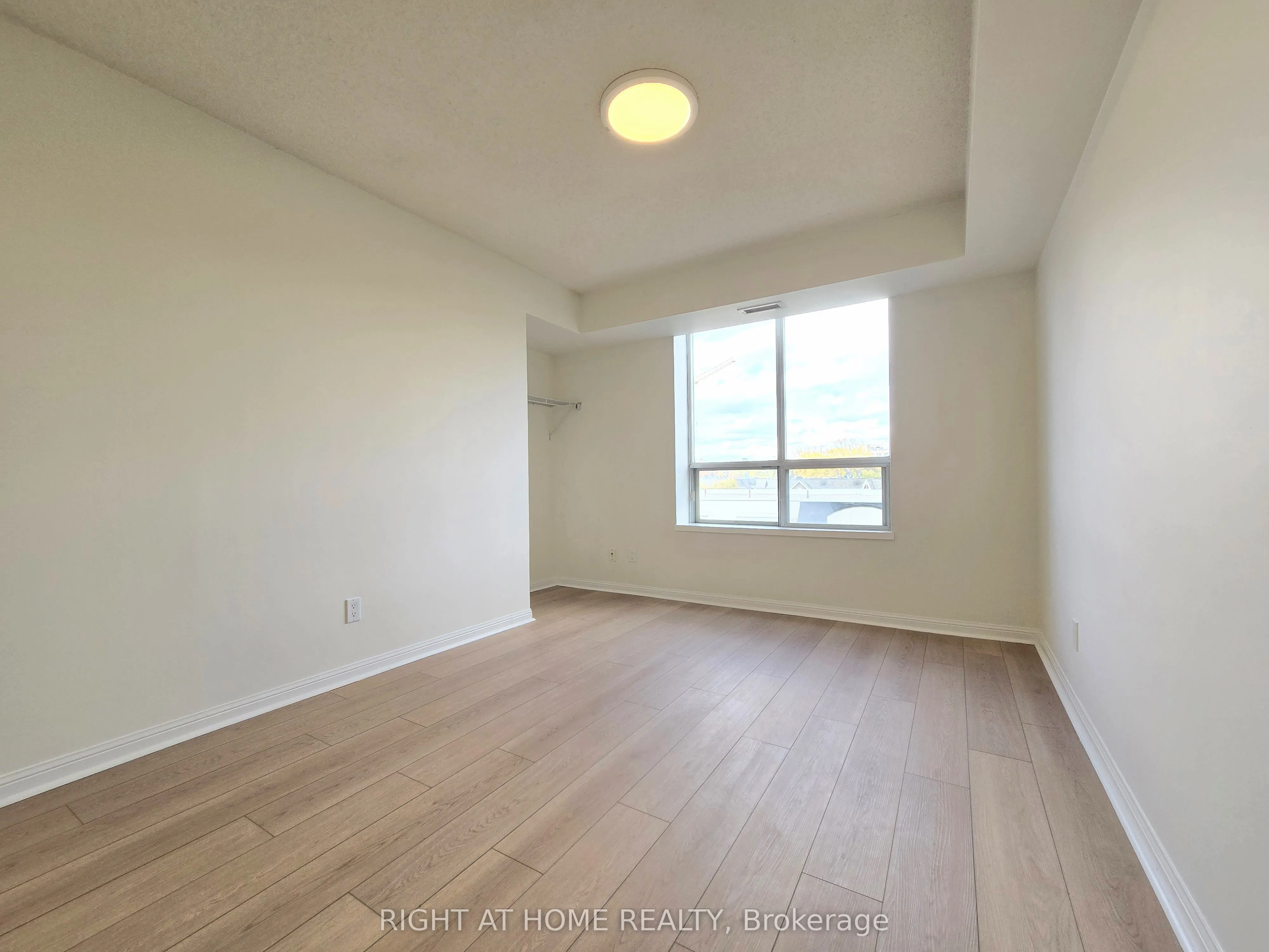 1000 King Street W, #521