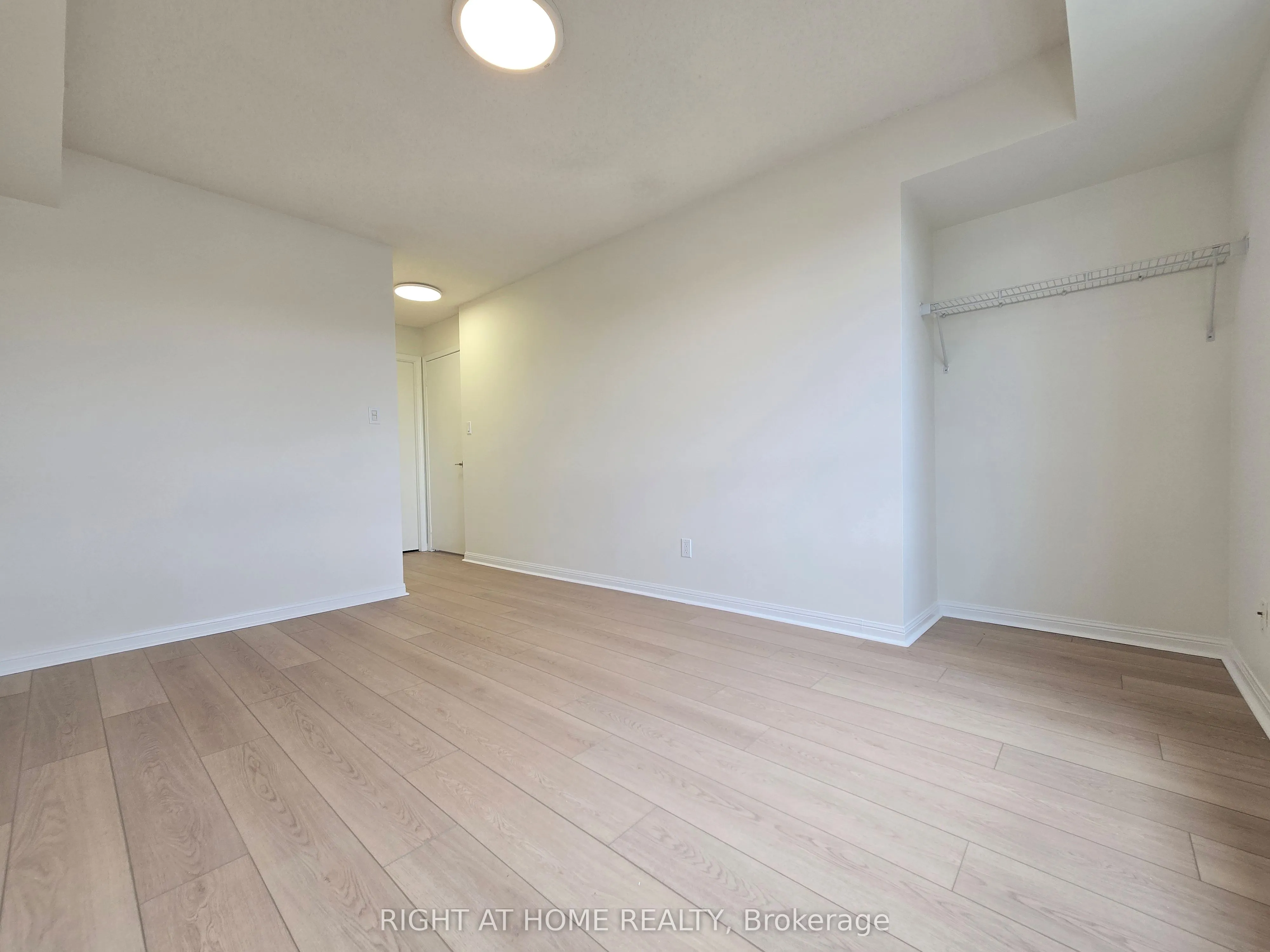 1000 King Street W, #521