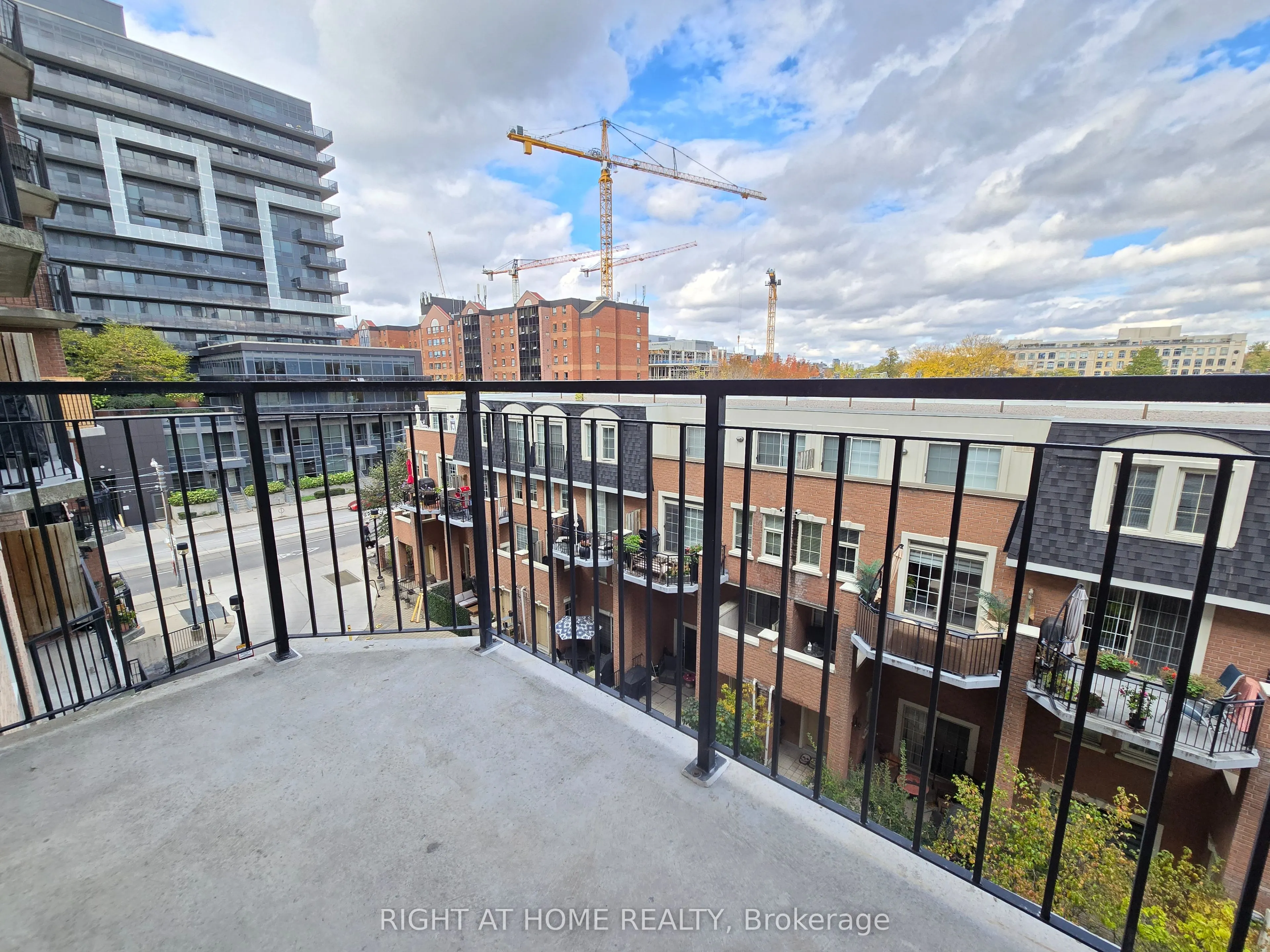 1000 King Street W, #521