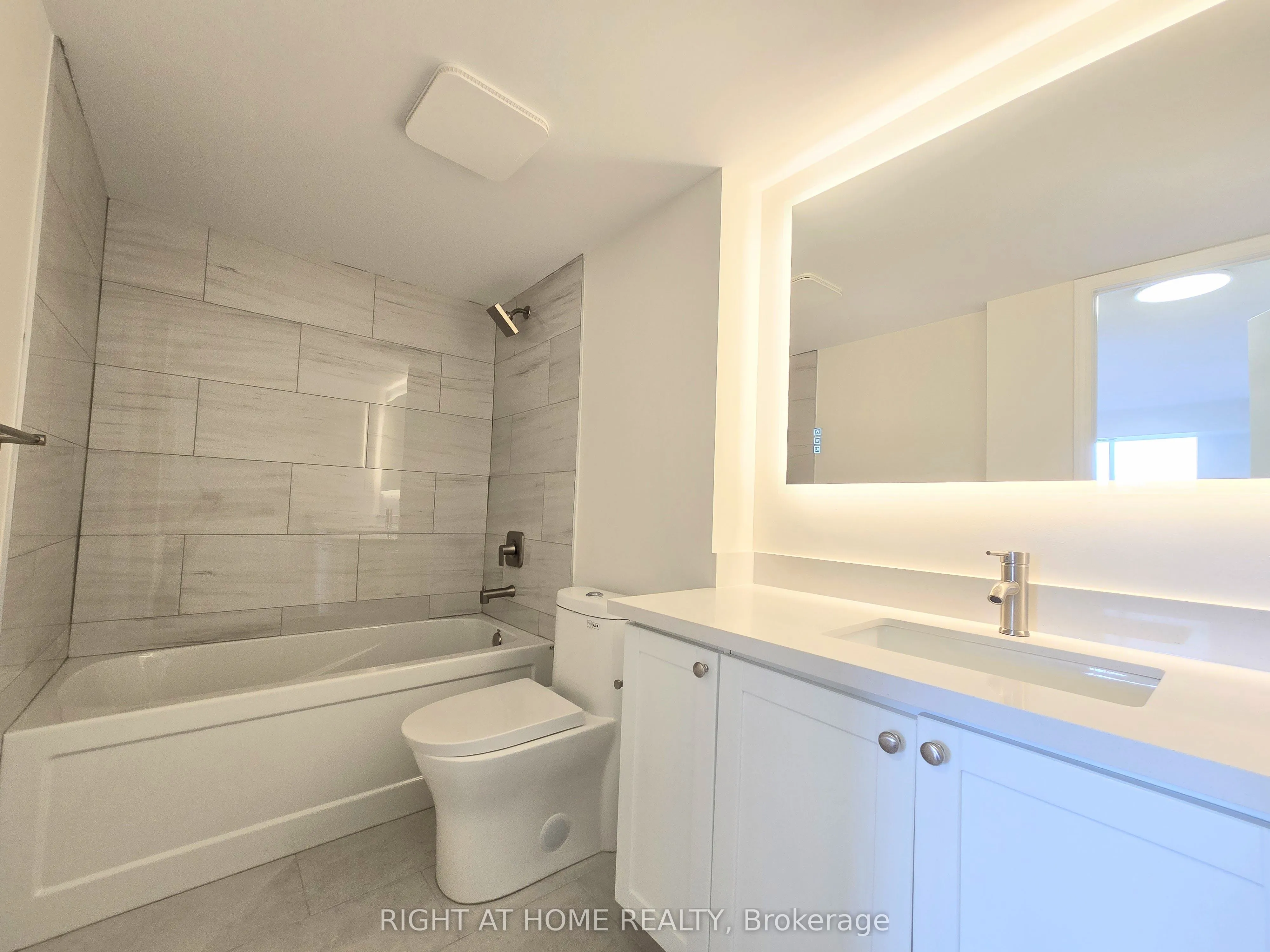 1000 King Street W, #521