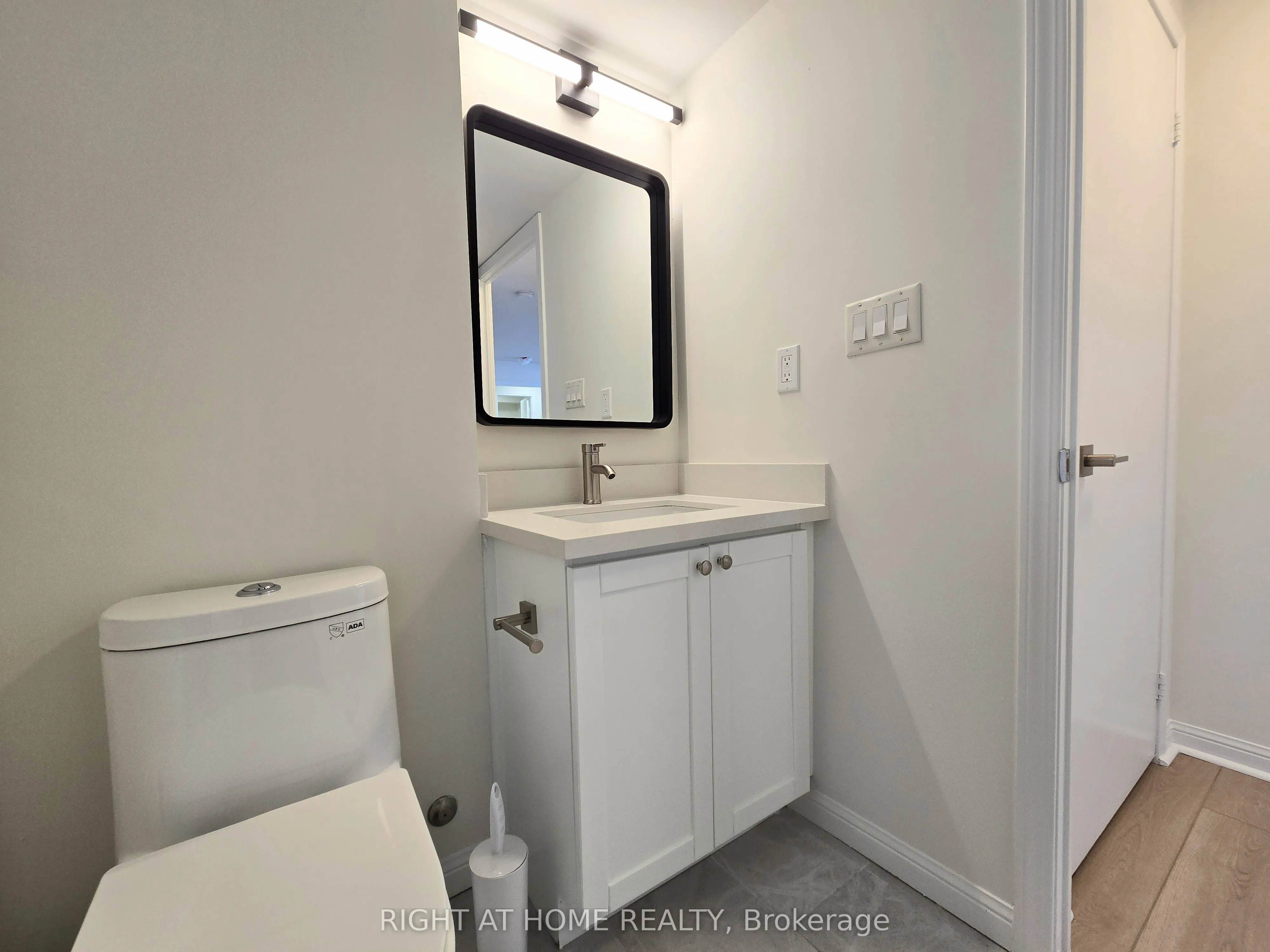 1000 King Street W, #521