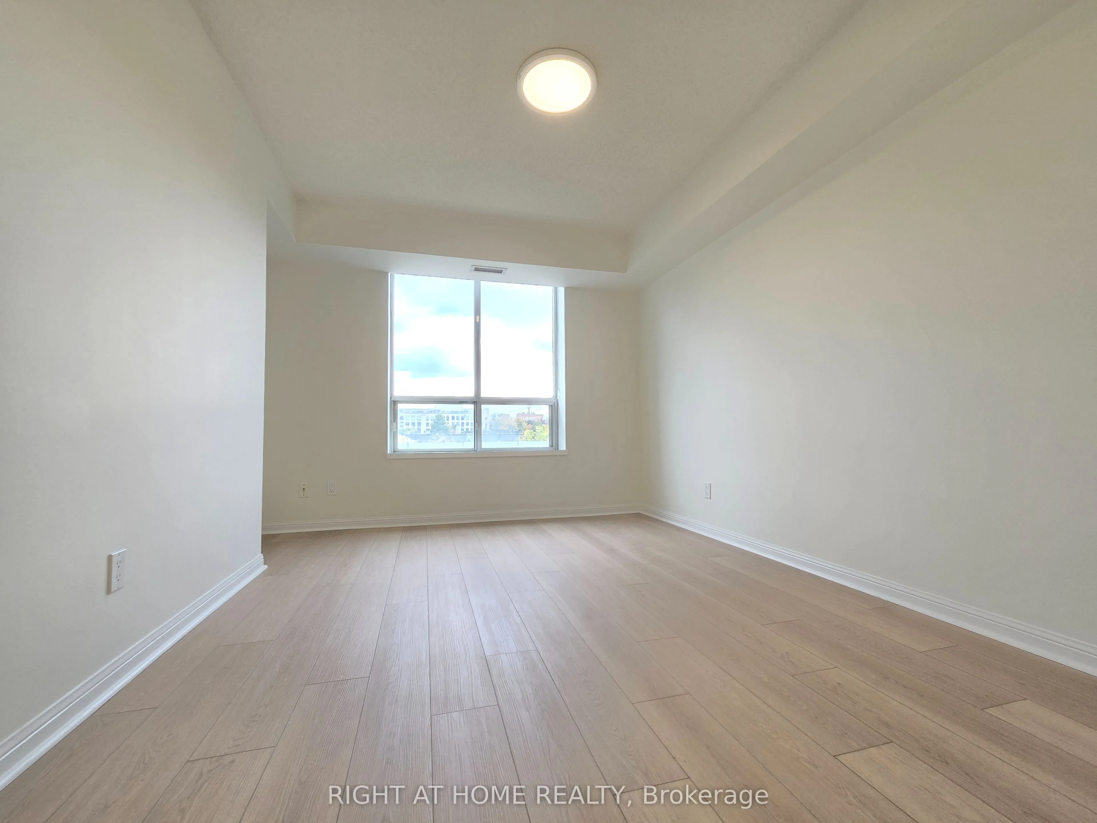 1000 King Street W, #521