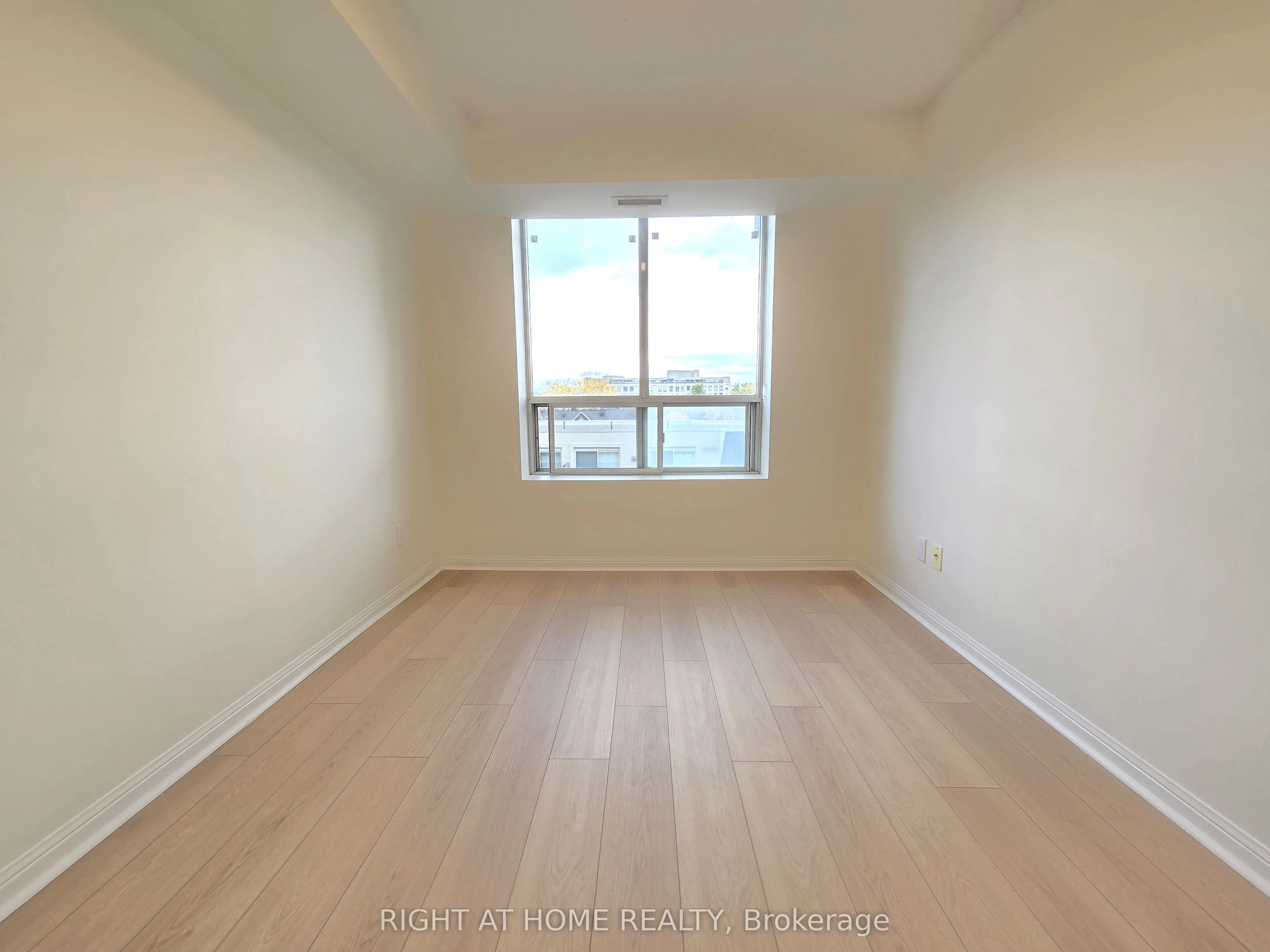 1000 King Street W, #521