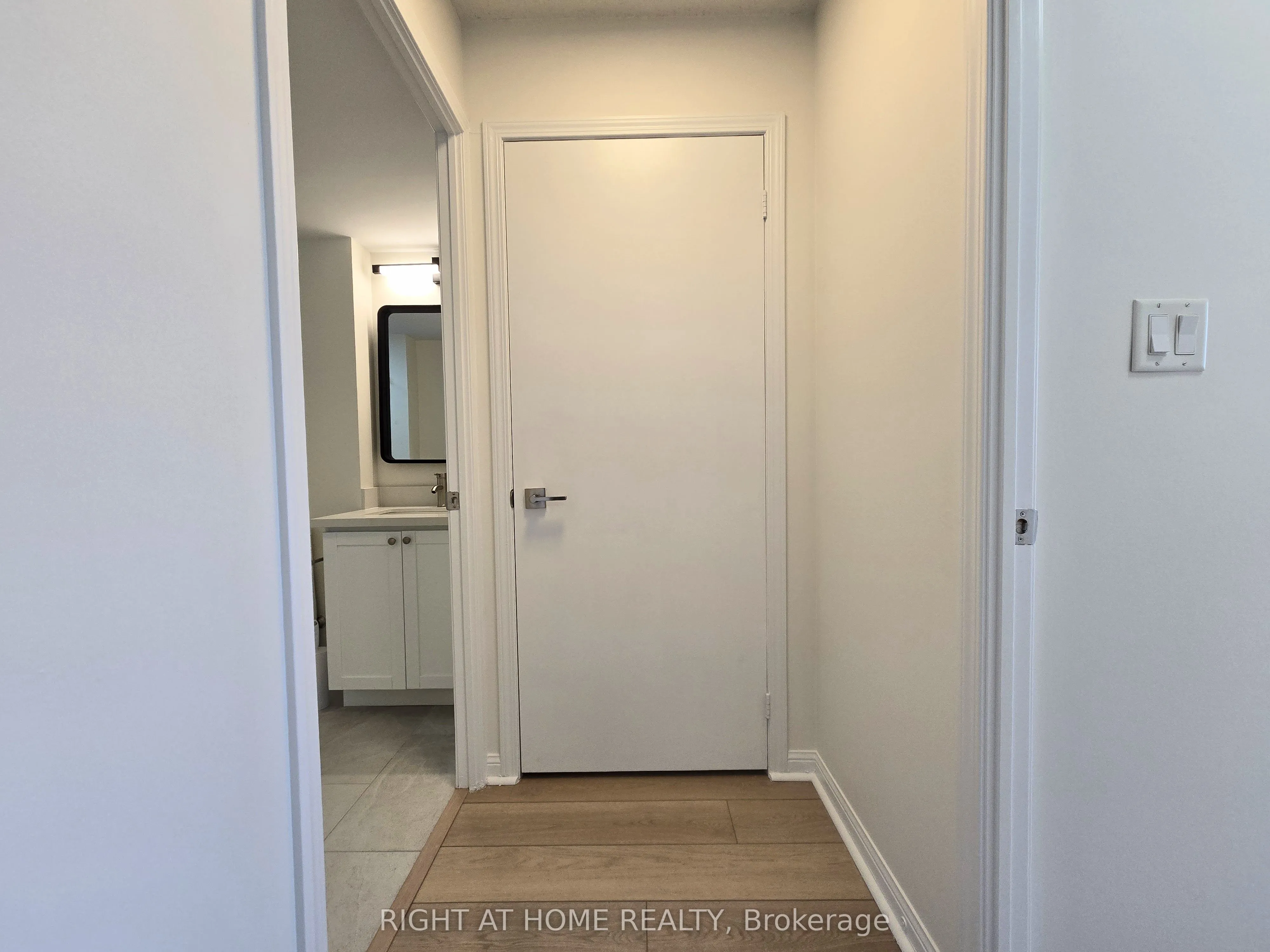 1000 King Street W, #521