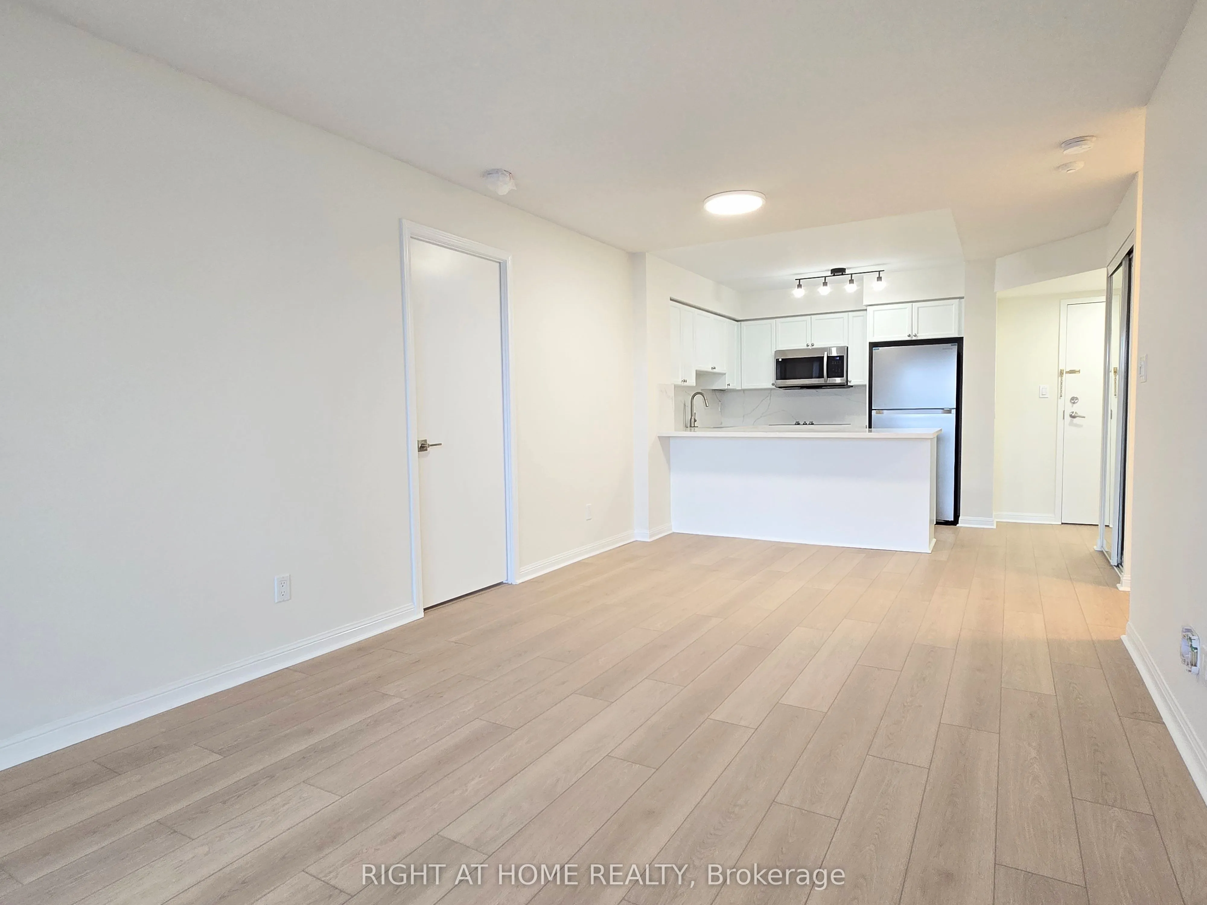 1000 King Street W, #521