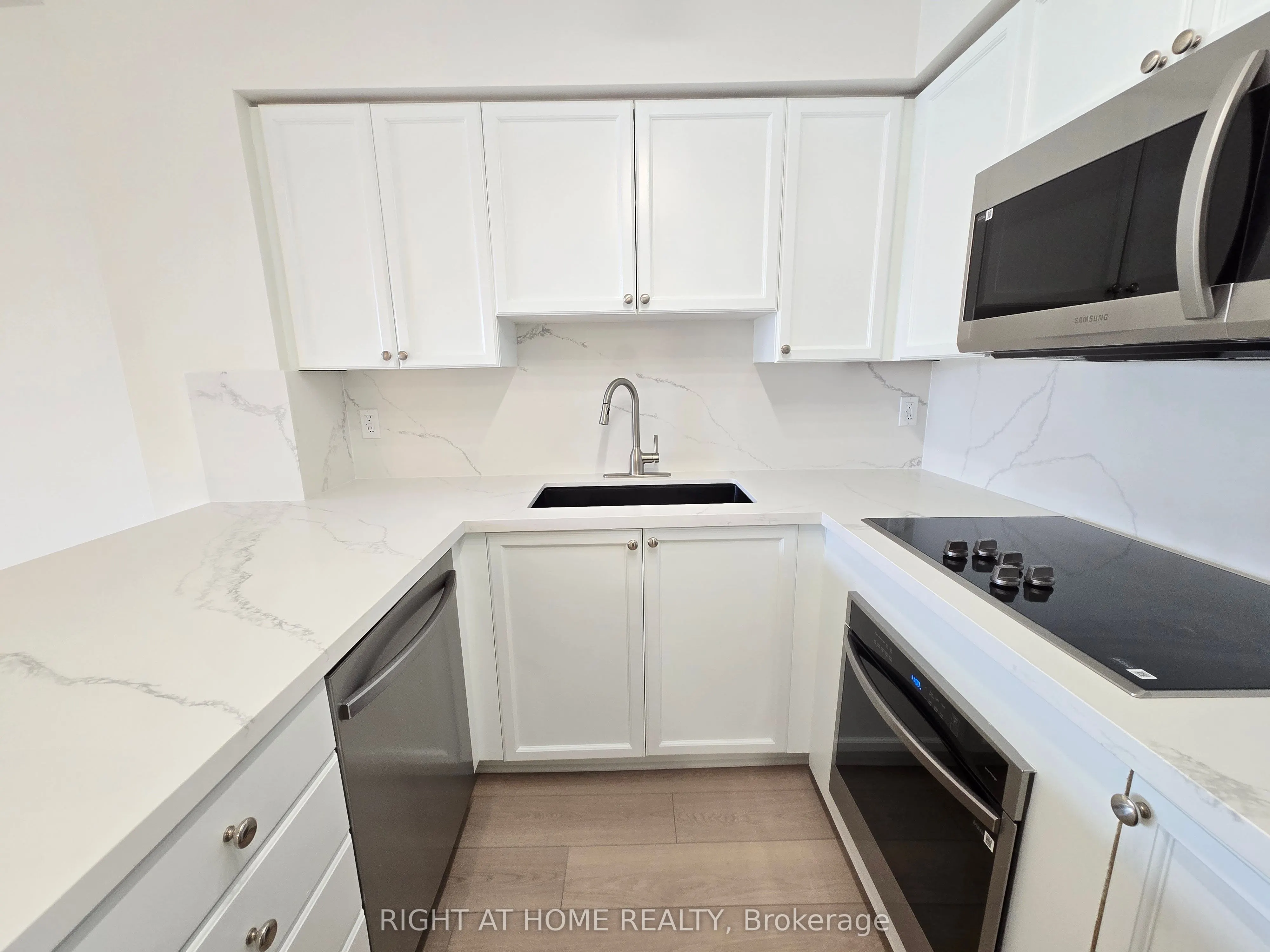 1000 King Street W, #521