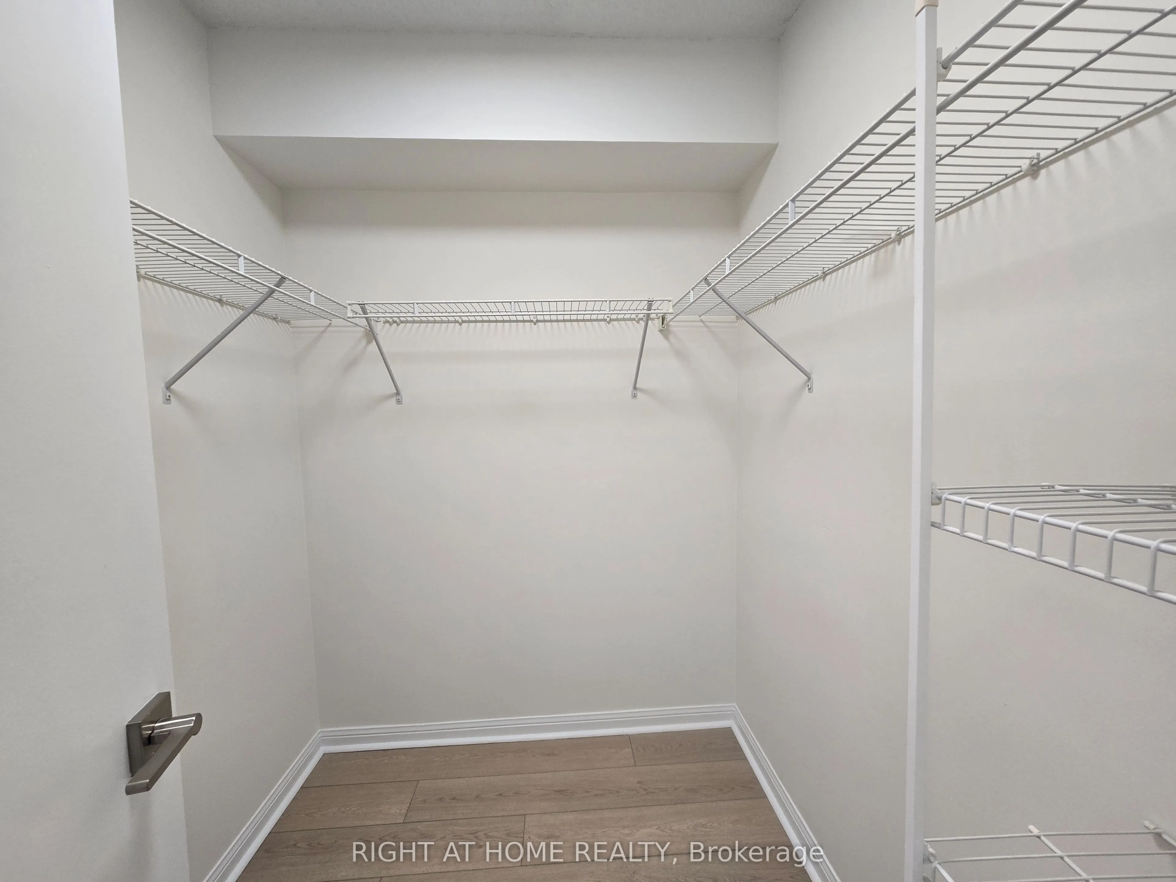 1000 King Street W, #521