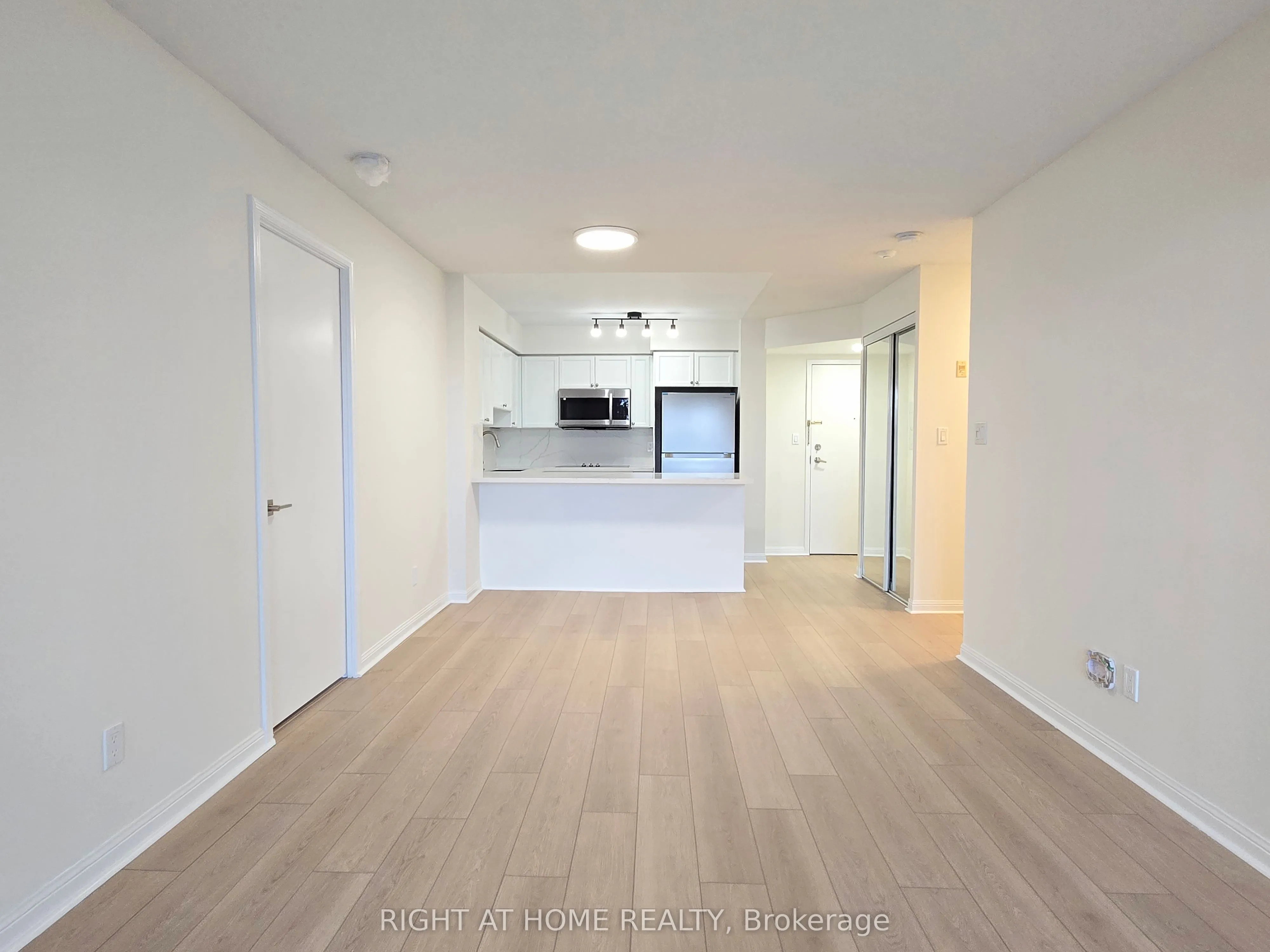 1000 King Street W, #521