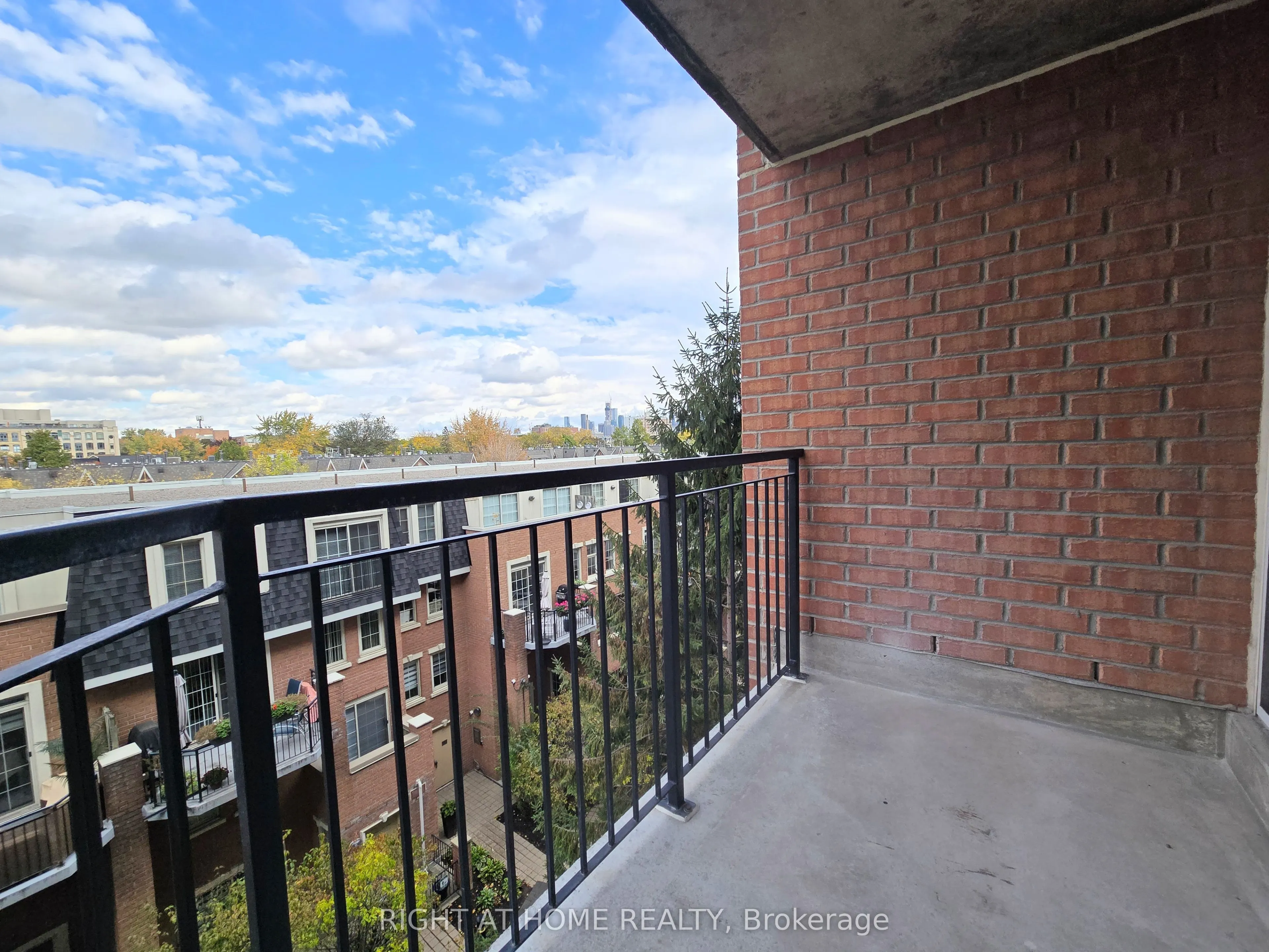 1000 King Street W, #521