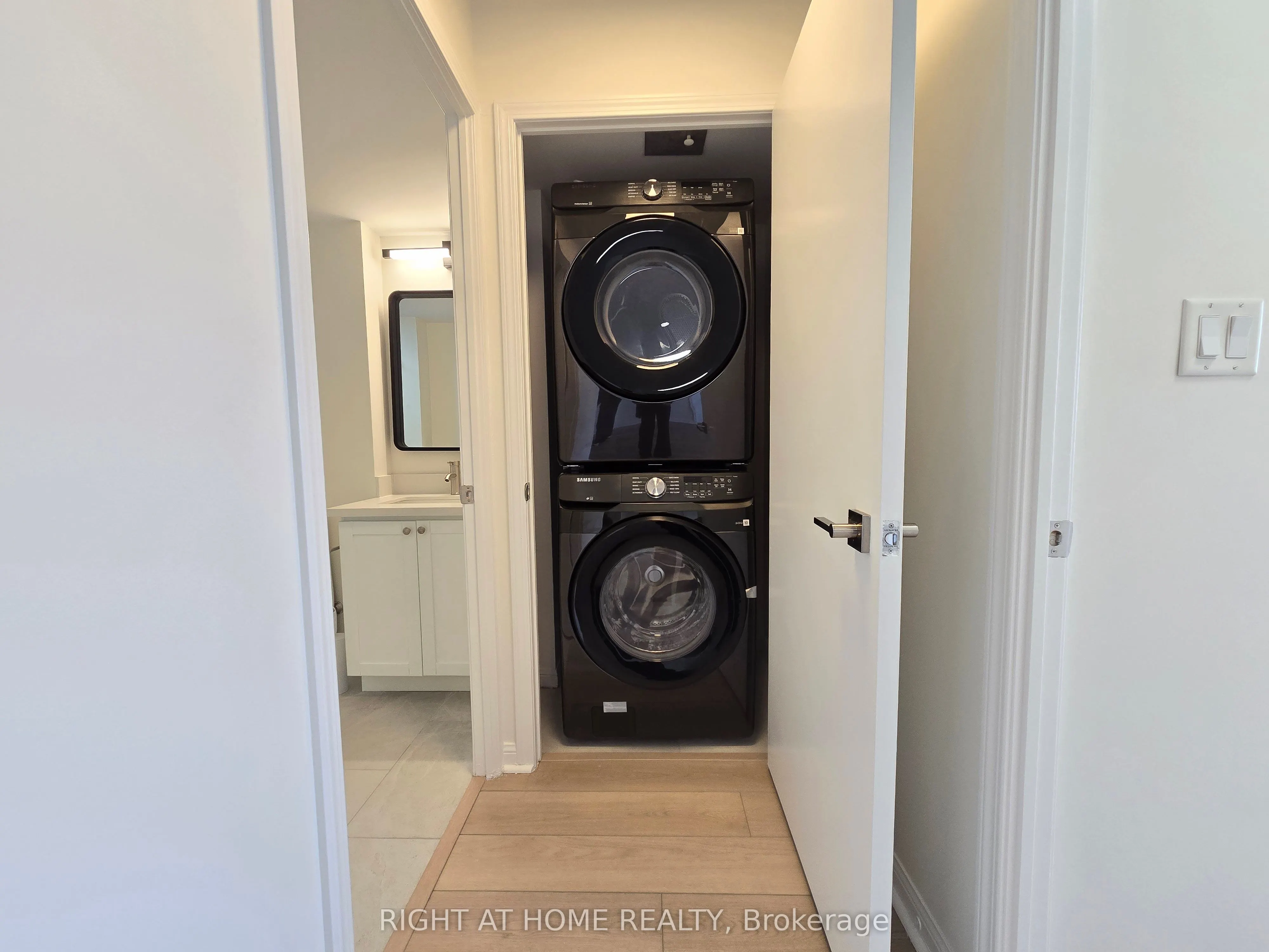 1000 King Street W, #521