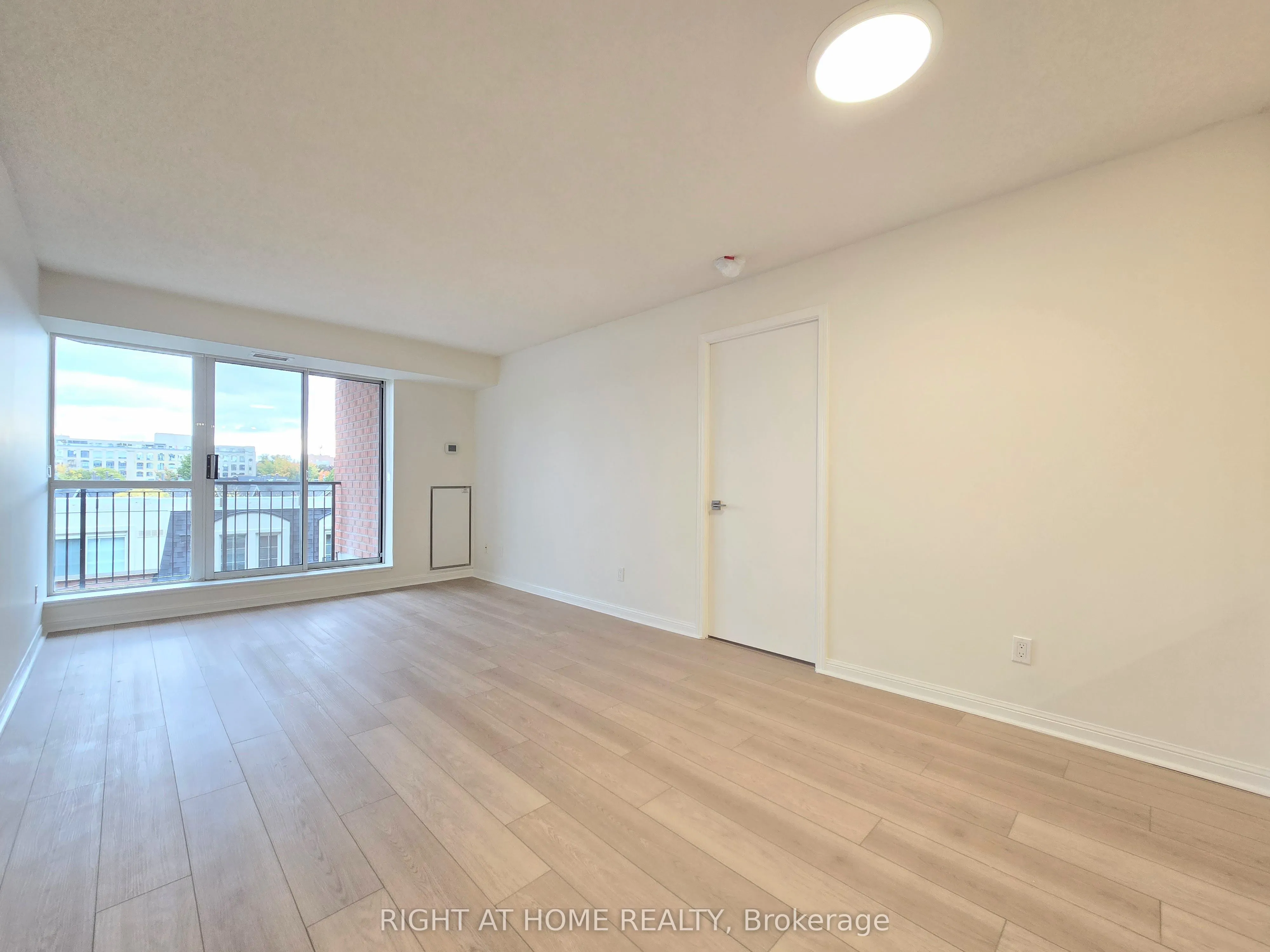 1000 King Street W, #521