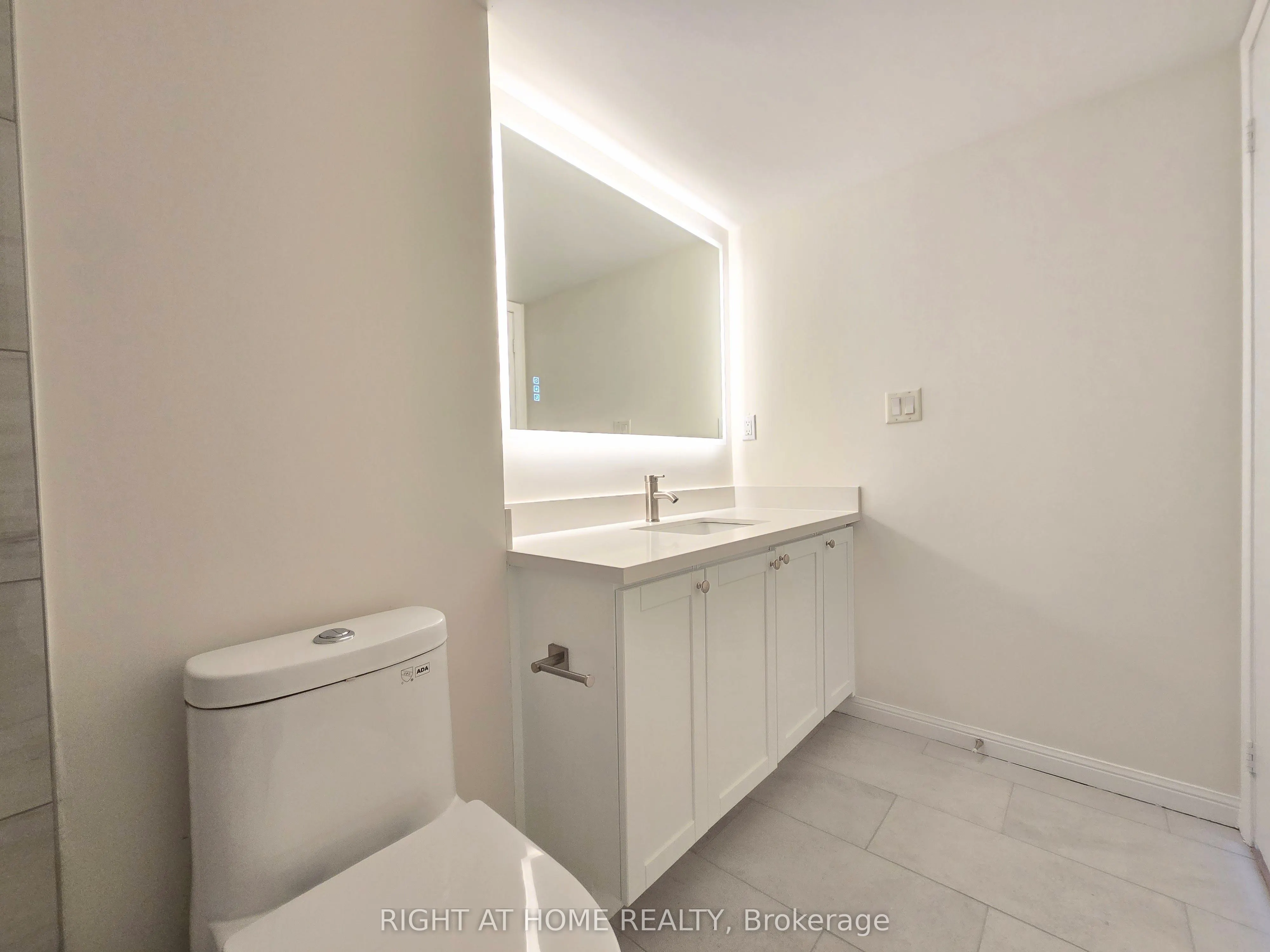 1000 King Street W, #521