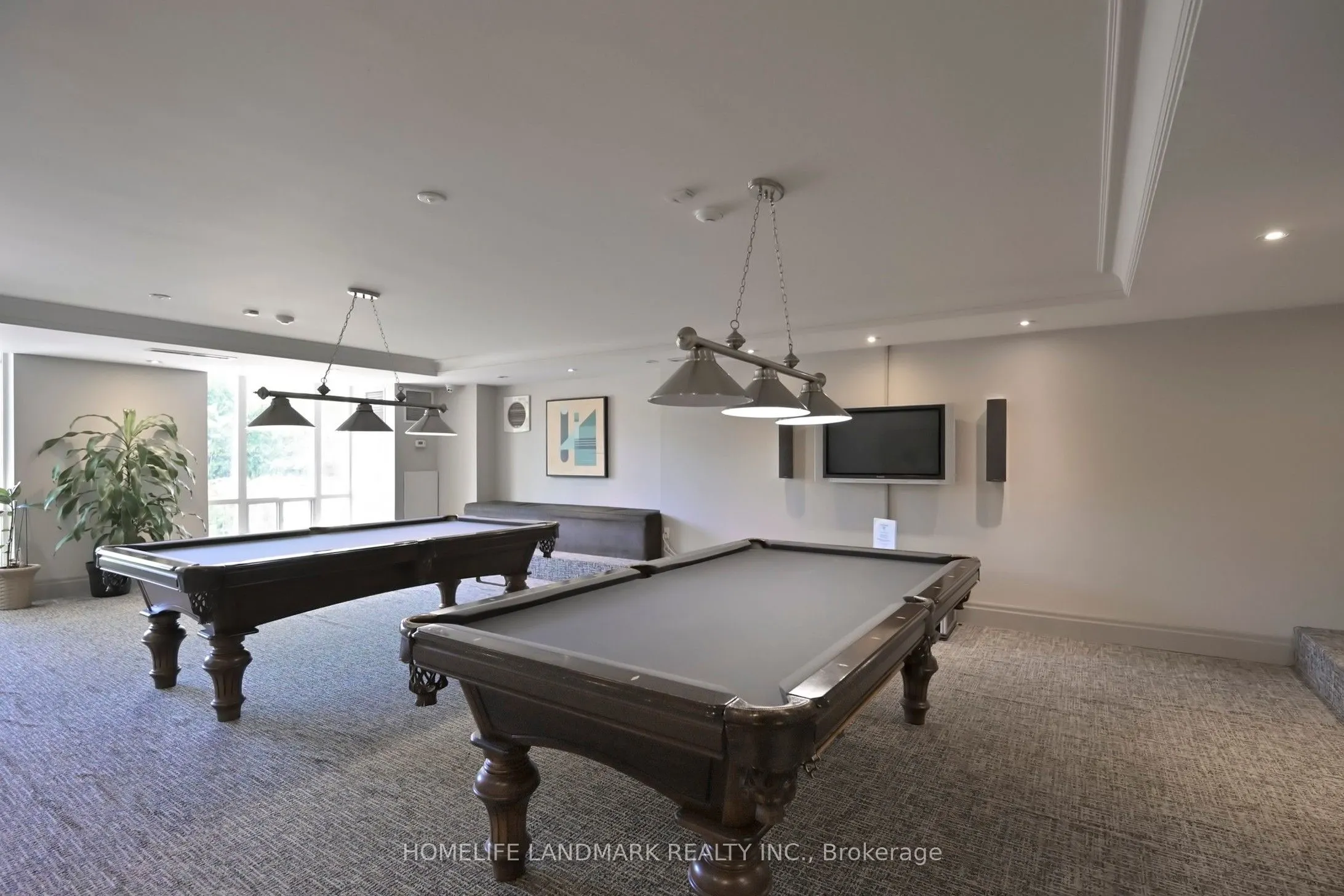 451 Rosewell Avenue, #404