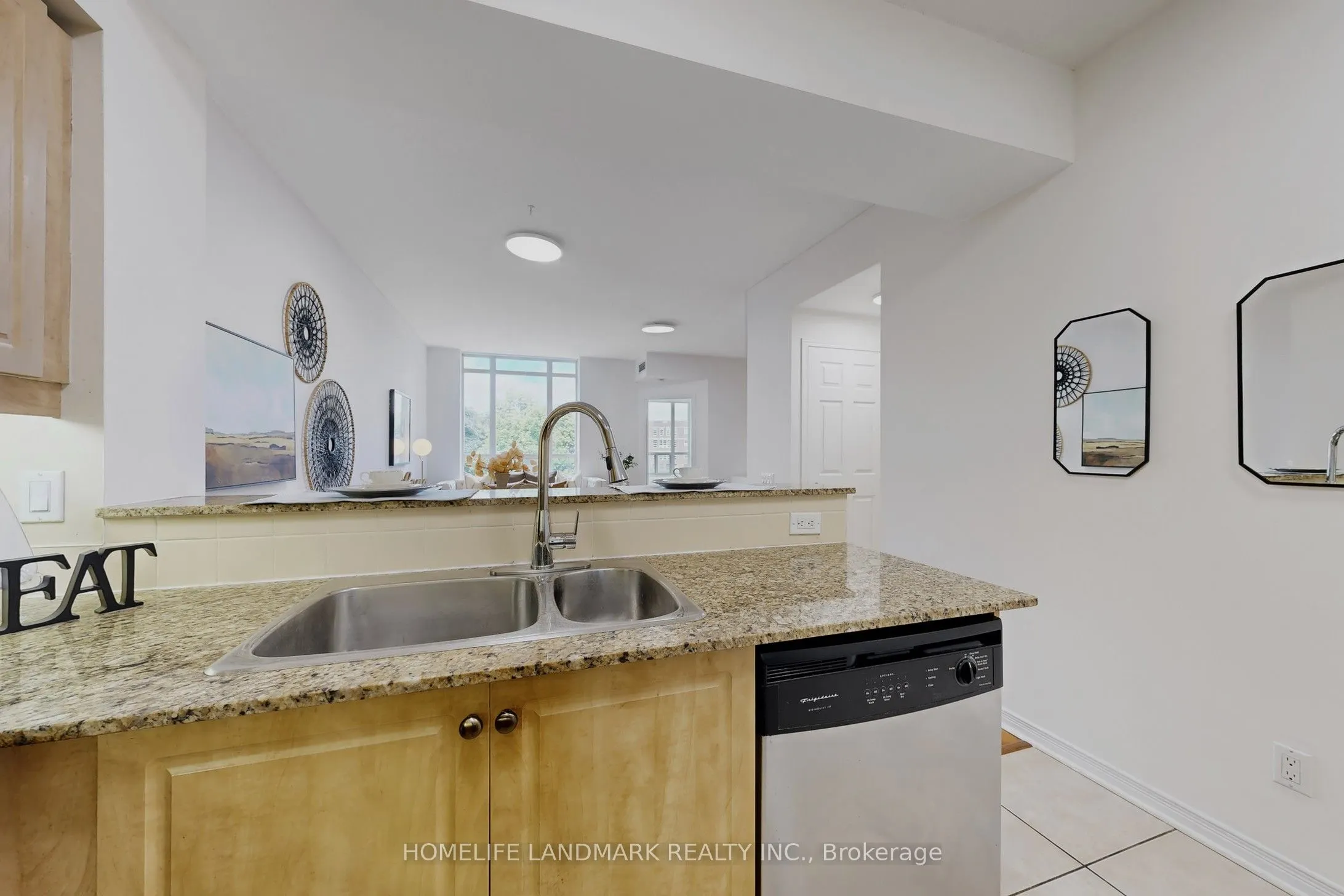 451 Rosewell Avenue, #404