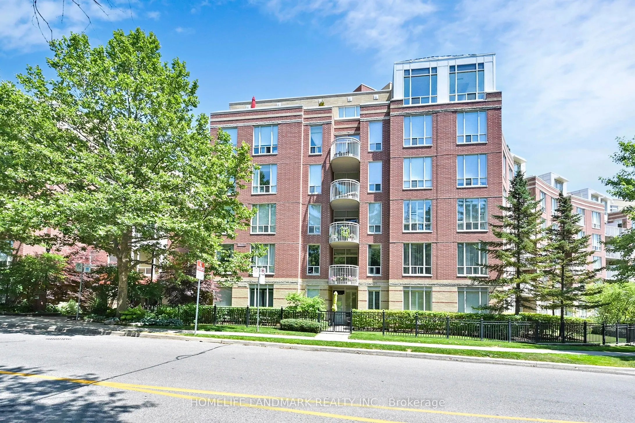 451 Rosewell Avenue, #404