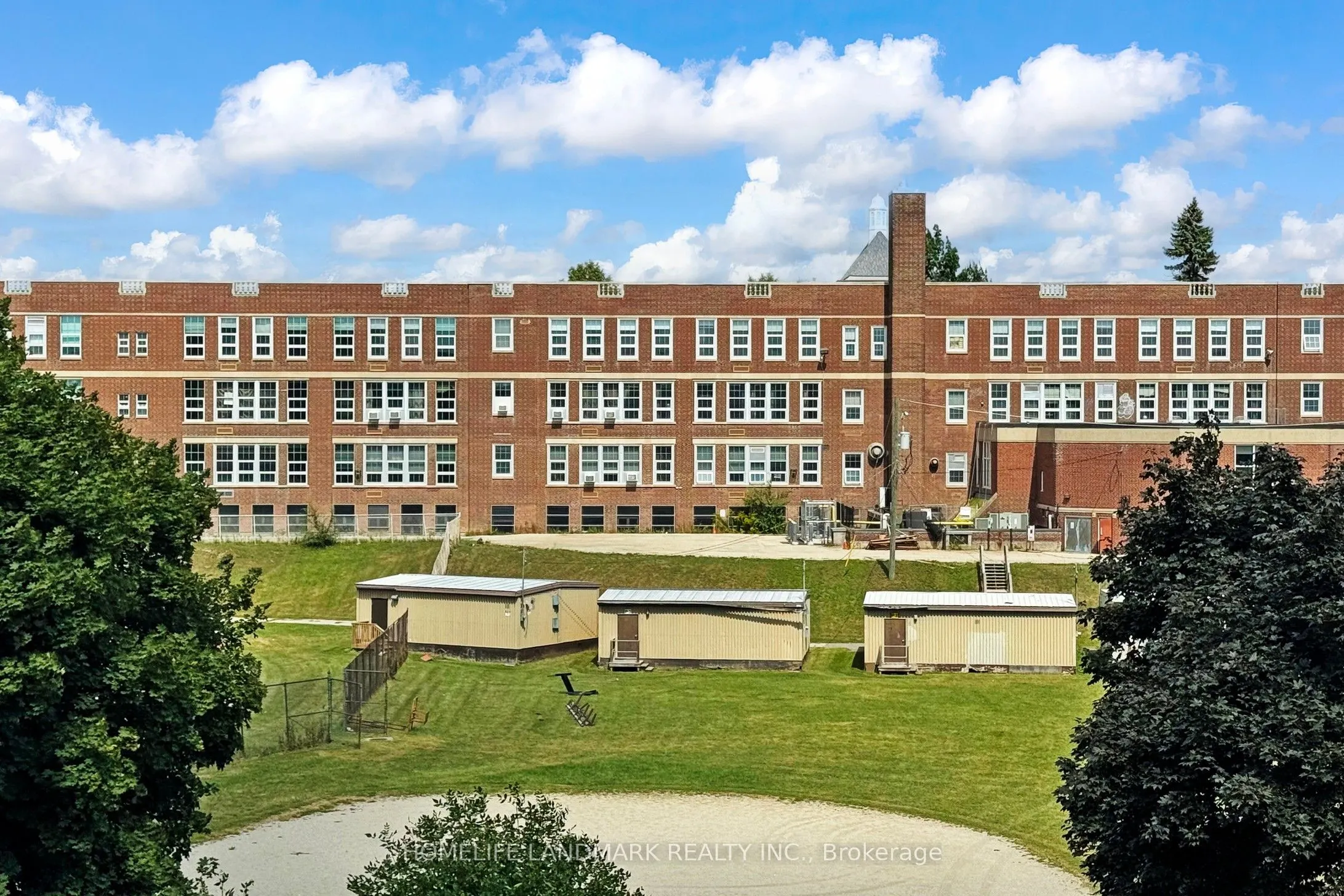 451 Rosewell Avenue, #404